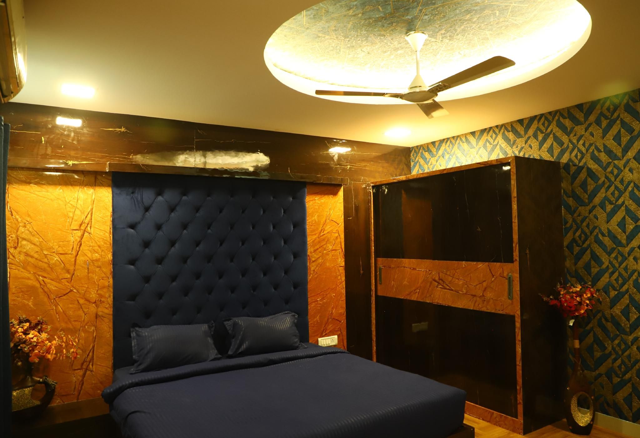 1 BHK Super Deluxe King Suite with Living Room
