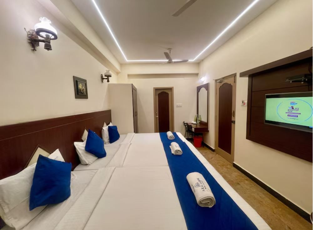 DELUXE AC TRIPLE ROOM