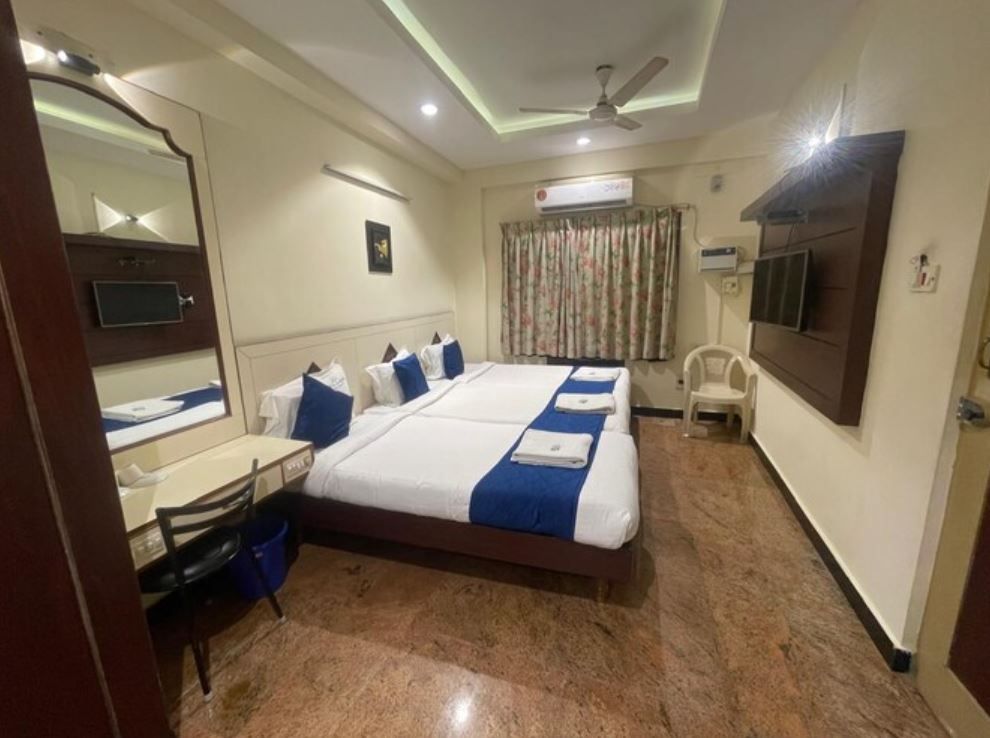 DELUXE AC TRIPLE ROOM