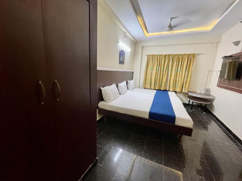 DELUXE AC TRIPLE ROOM