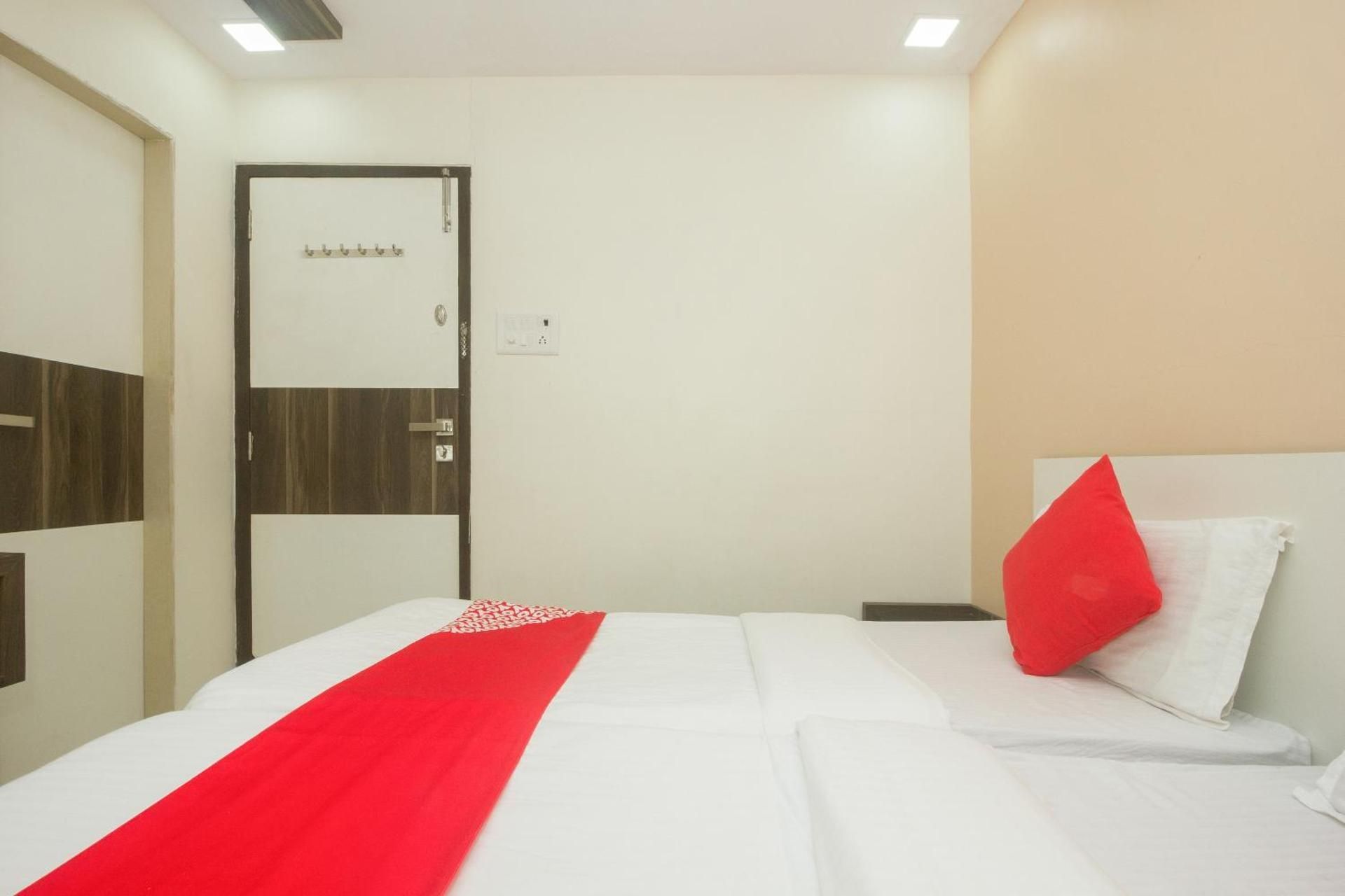 Deluxe Double Bed Room(A,C)