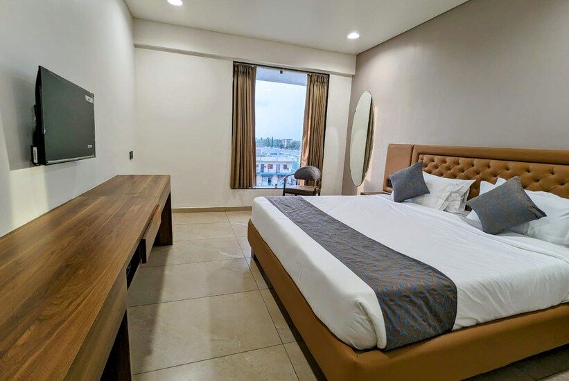 Hotel Majestic By NxtJen Hospitality Executive Room 8