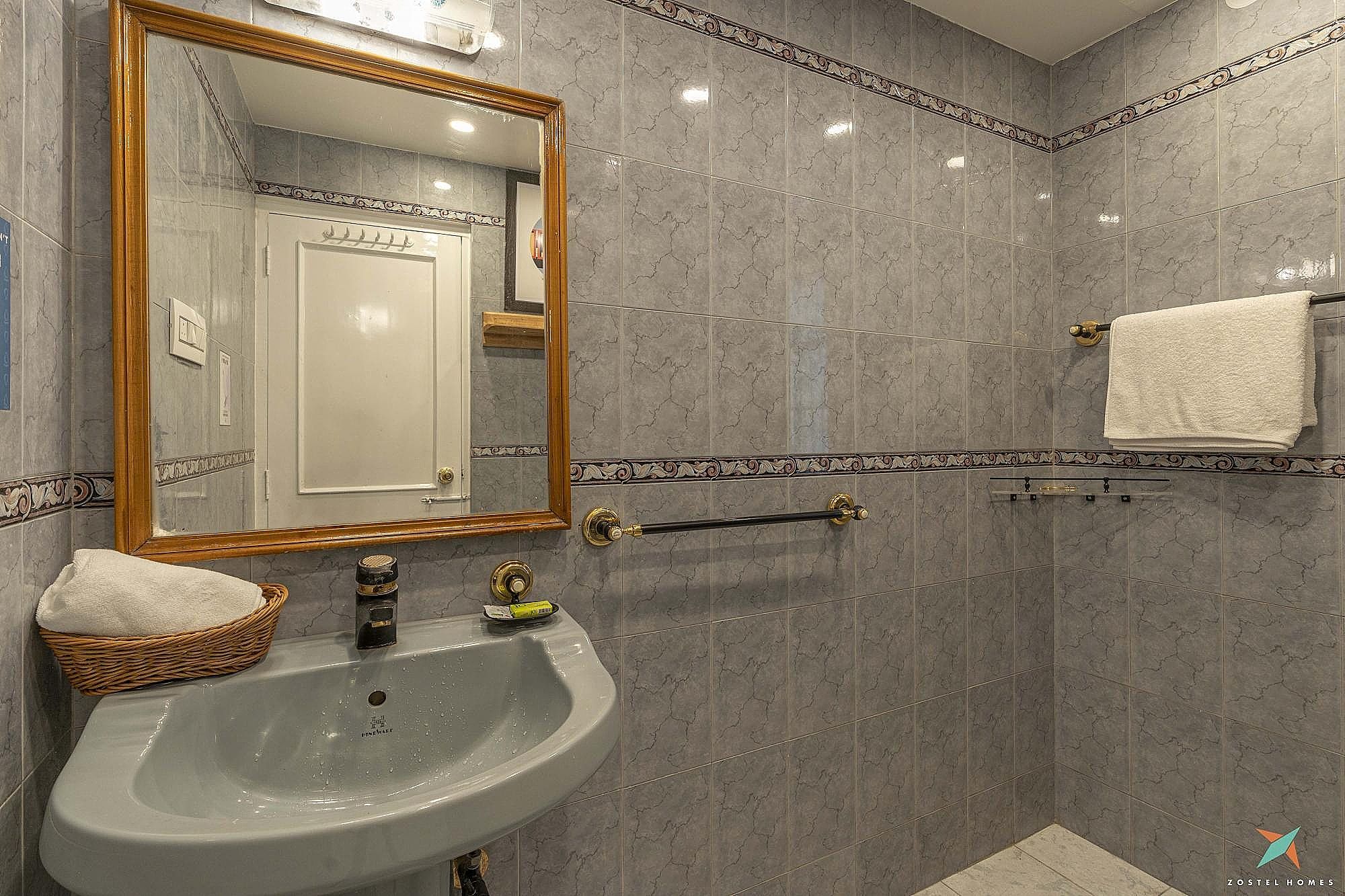 Zostel Homes Shimla Deluxe Room 3