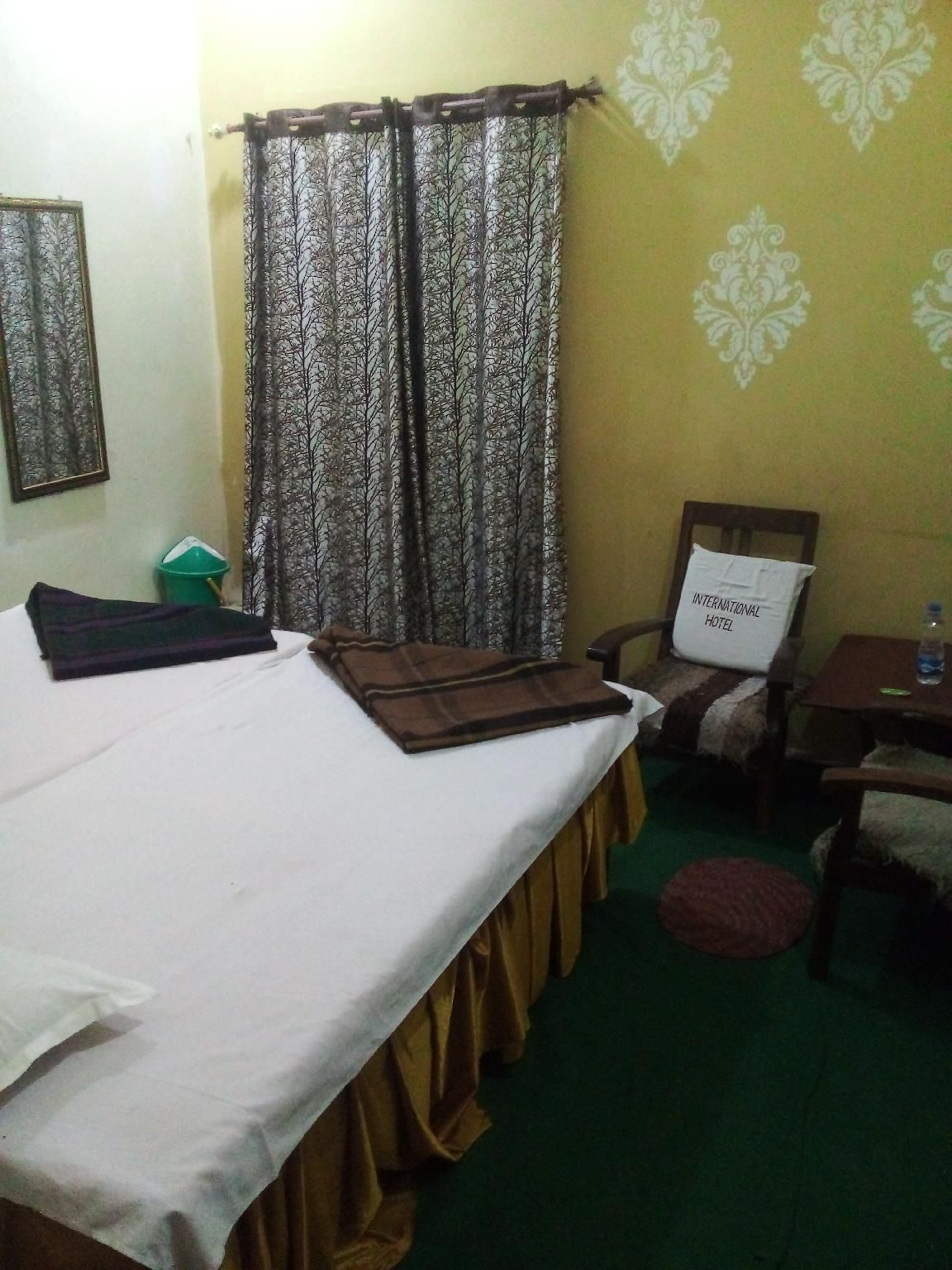 Standard Queen Room - Female Only