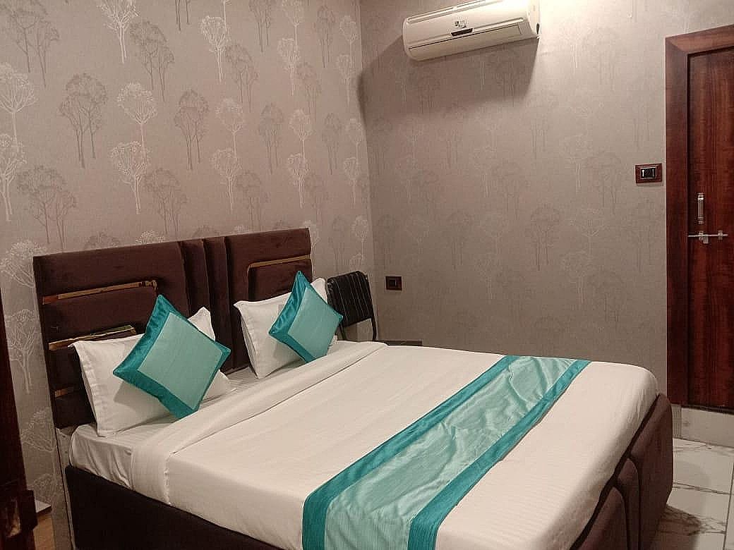 Deluxe AC Room
