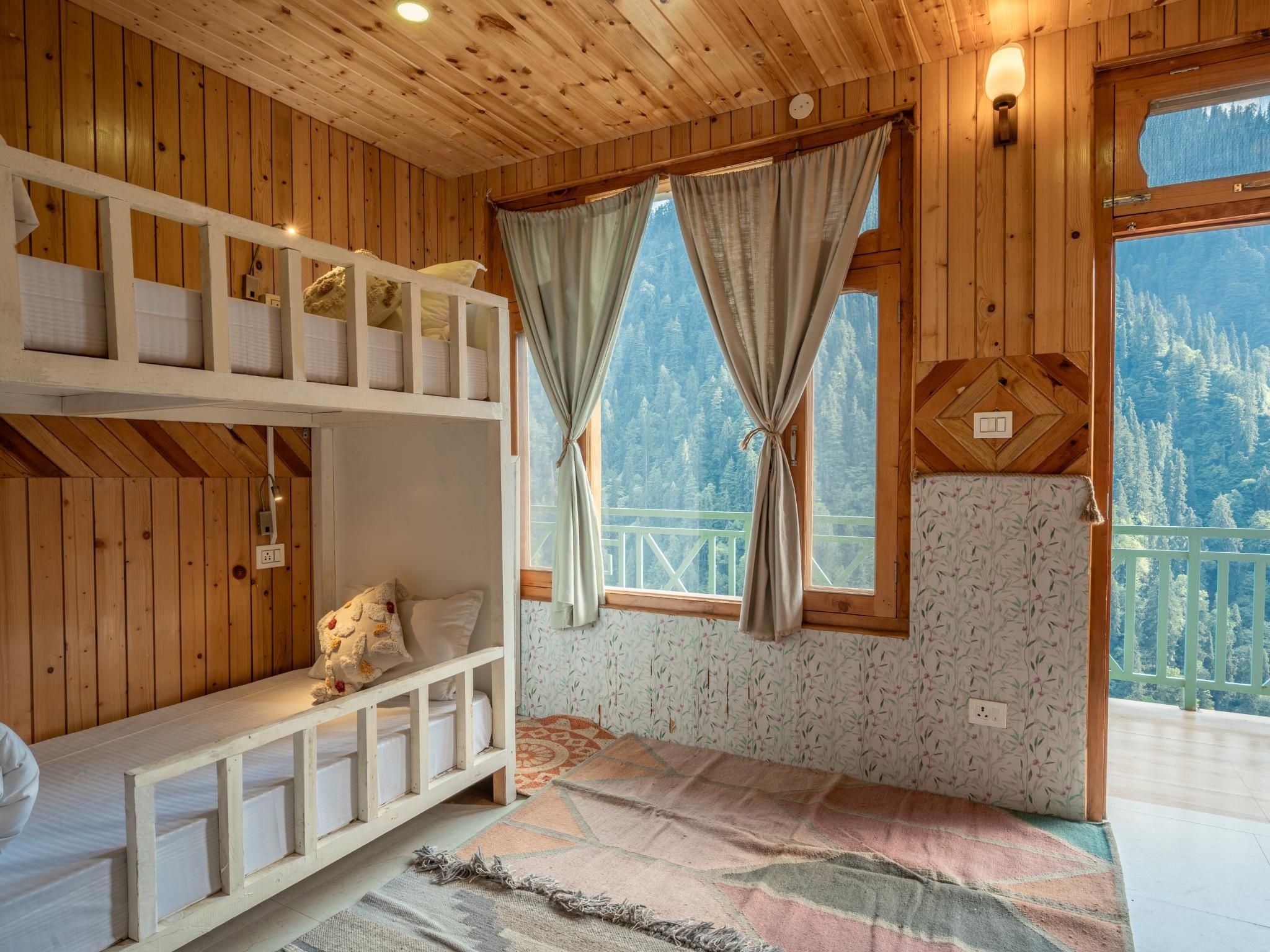 Moustache Shoja, Jibhi 6 Bed Mix Dormitory 2