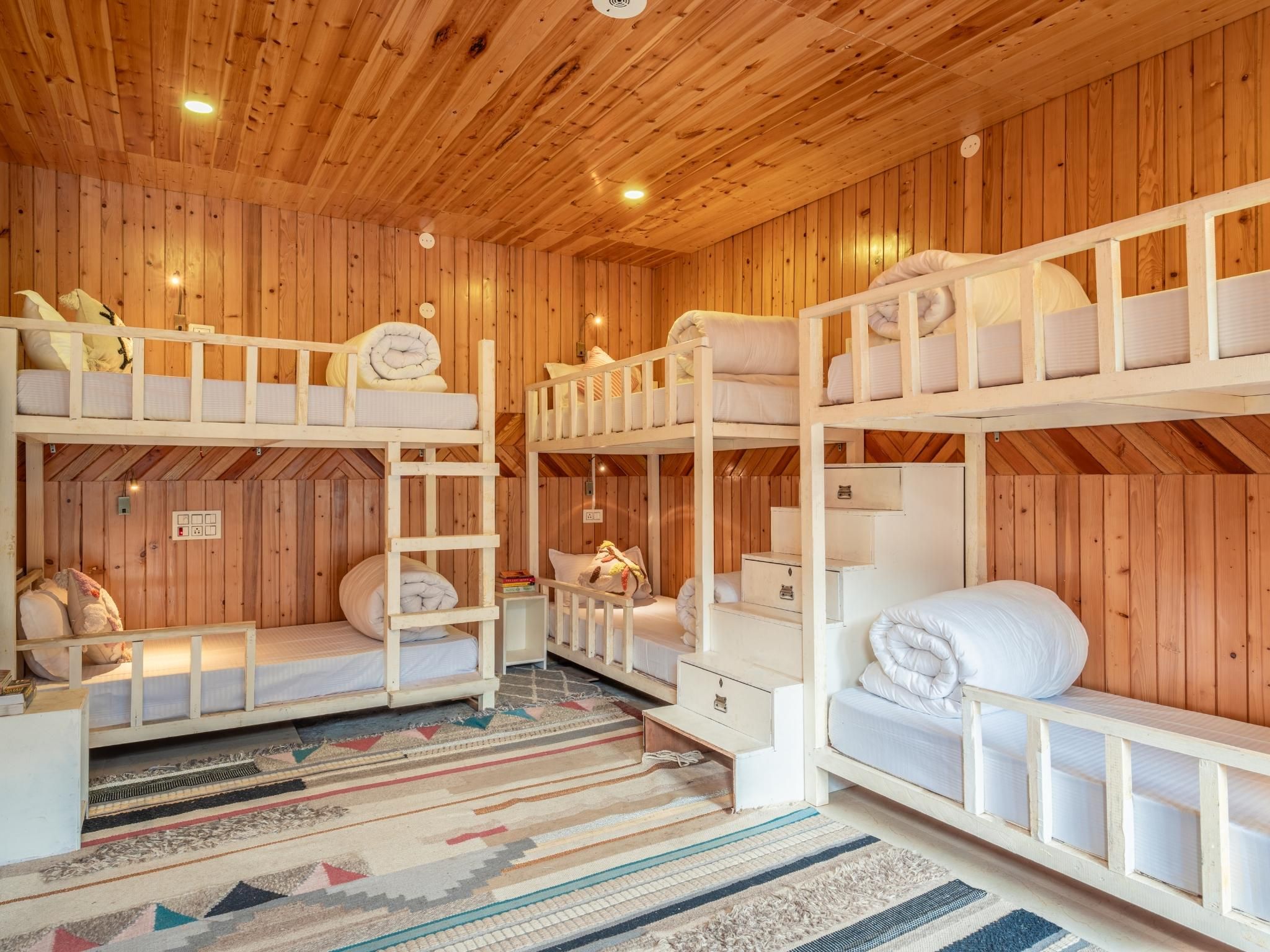 Moustache Shoja, Jibhi 6 Bed Mix Dormitory 3