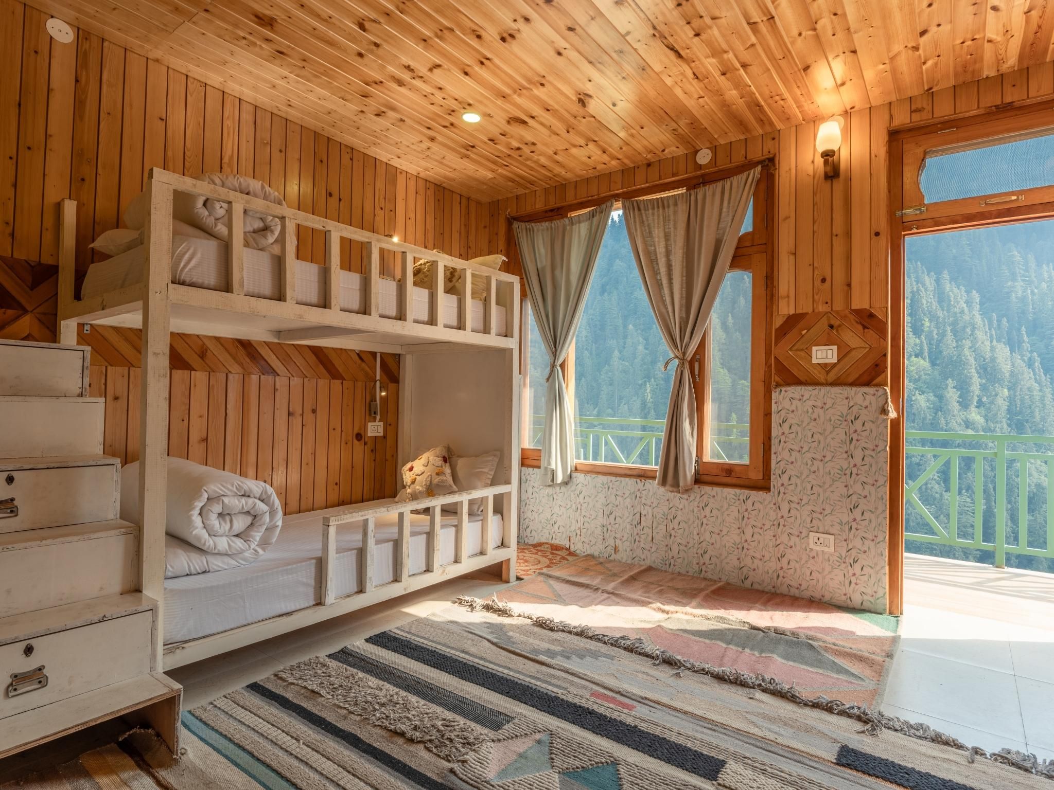 Moustache Shoja, Jibhi 6 Bed Mix Dormitory