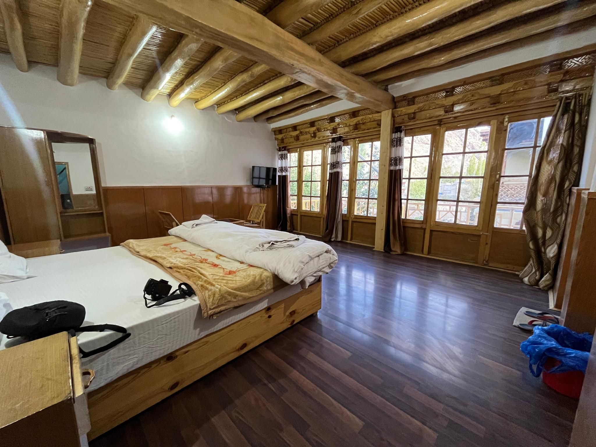 Deluxe Double Room with Balcony and Mountain view
