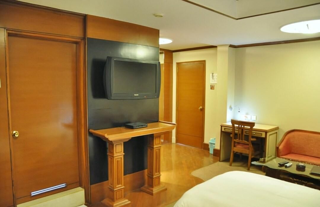 Deluxe A/C Room