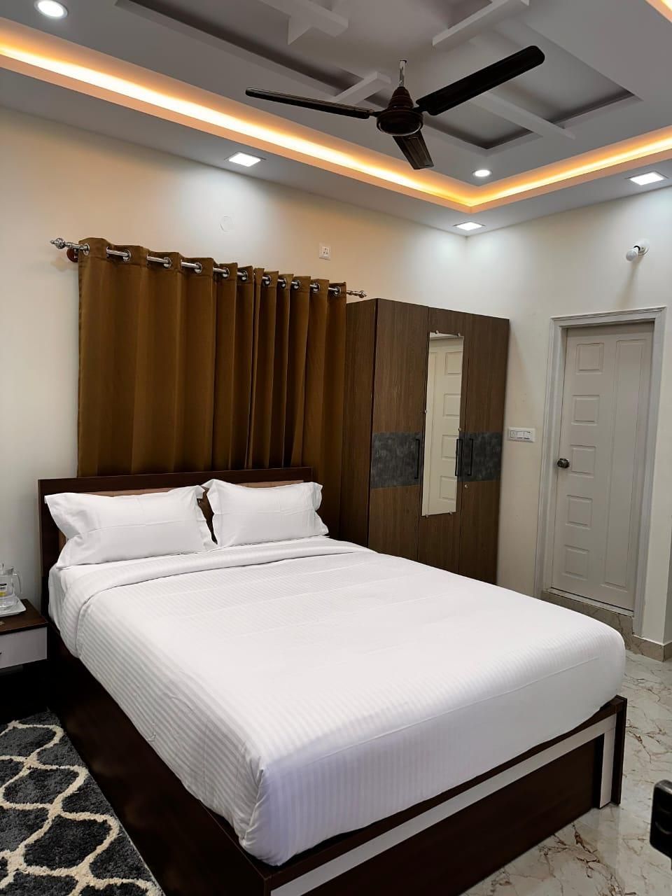 Studio 1 Queen Bed Non-Smoking