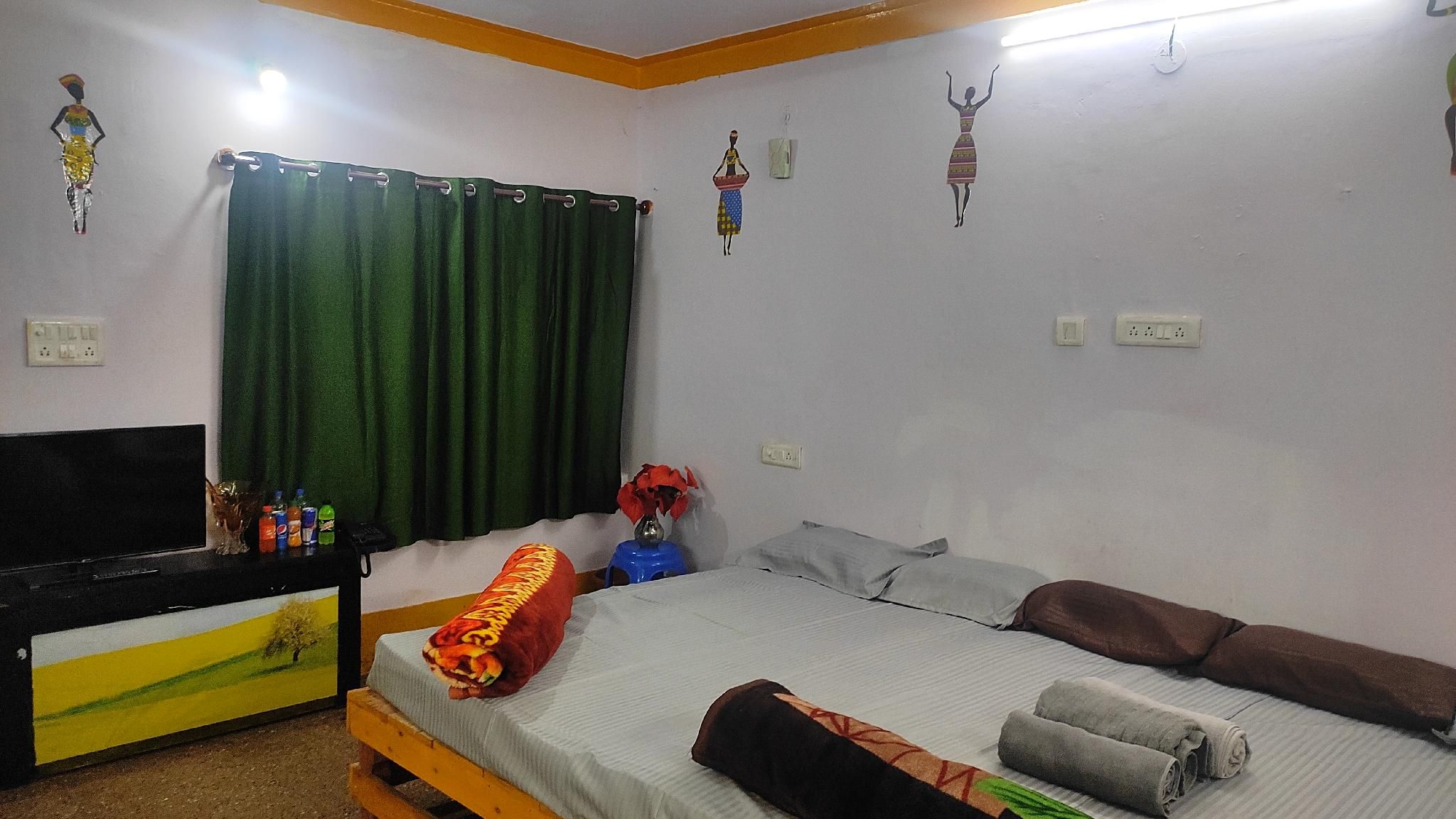 12-Bed Room with Private Bathroom