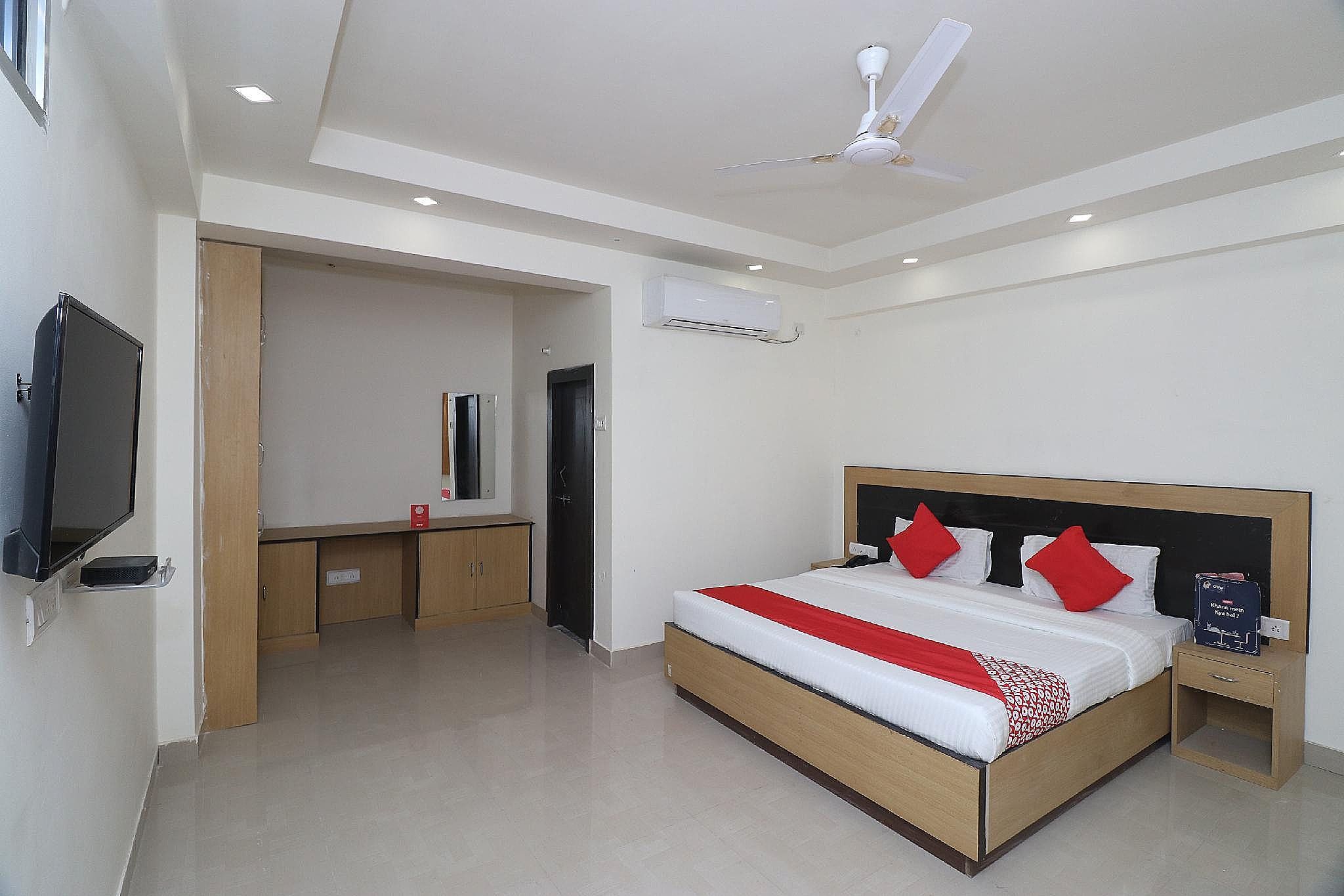 OYO 26772 Hotel Devlali Deluxe Double or Twin Room - India Citizens Only 2