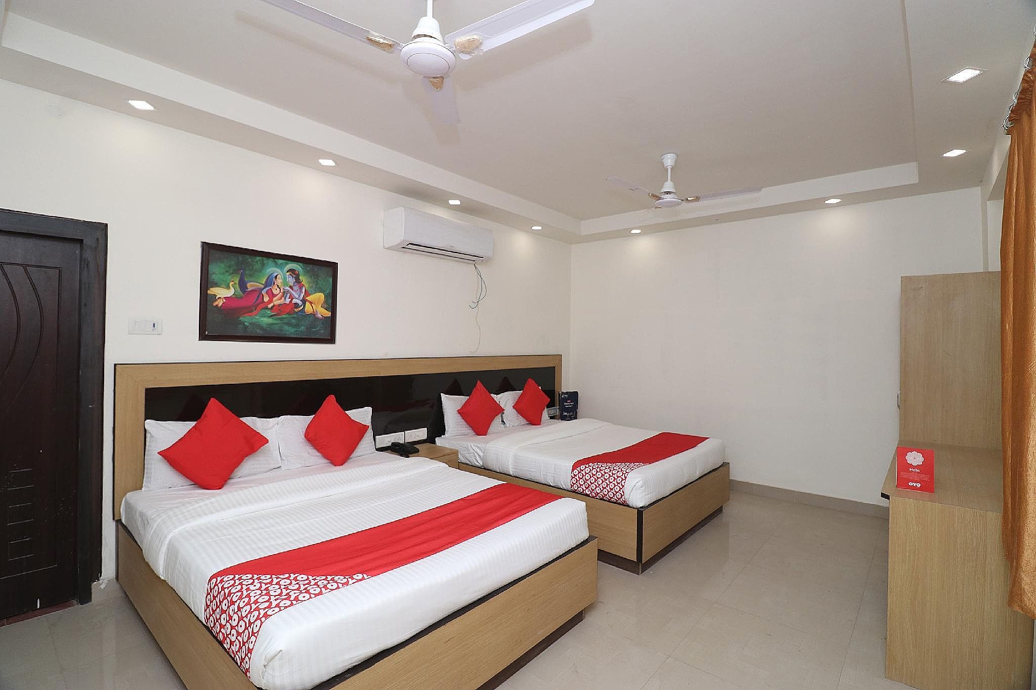 OYO 26772 Hotel Devlali Classic Double or Twin Room - India Citizens Only 4