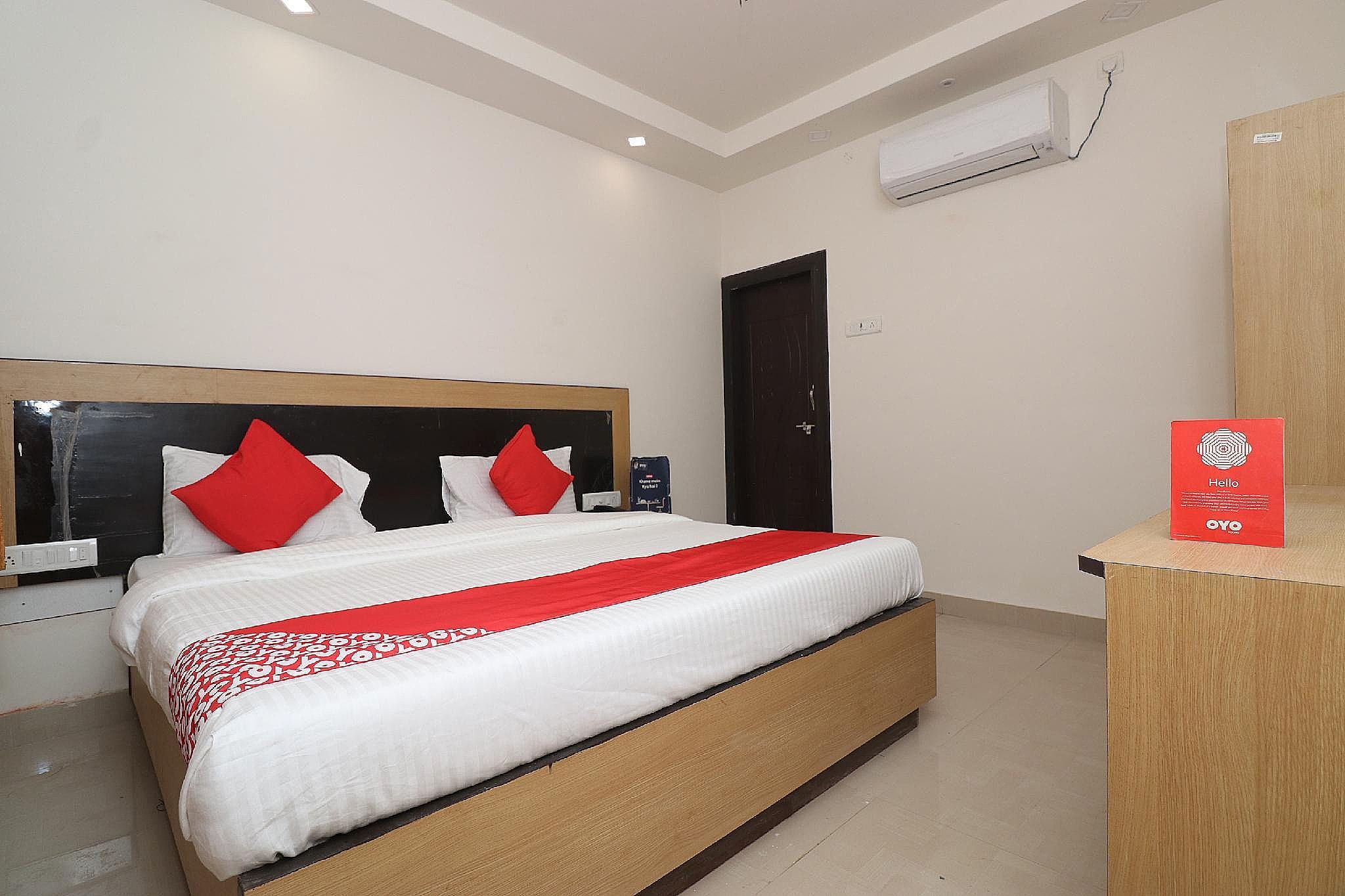 OYO 26772 Hotel Devlali Standard Double Room - India Citizens Only 2