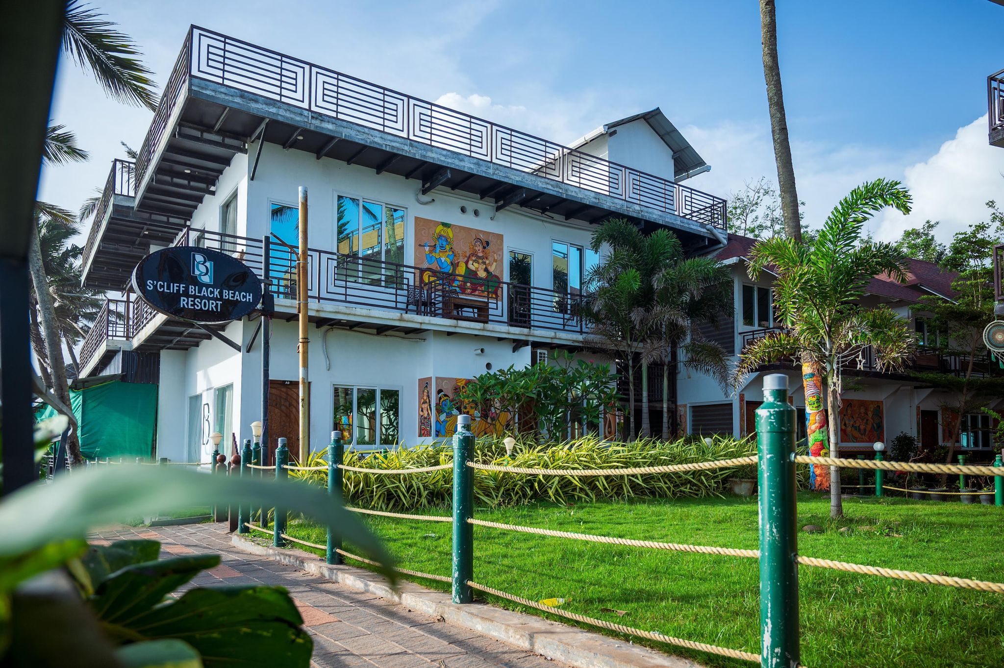 S 'cliff Black Beach Resort