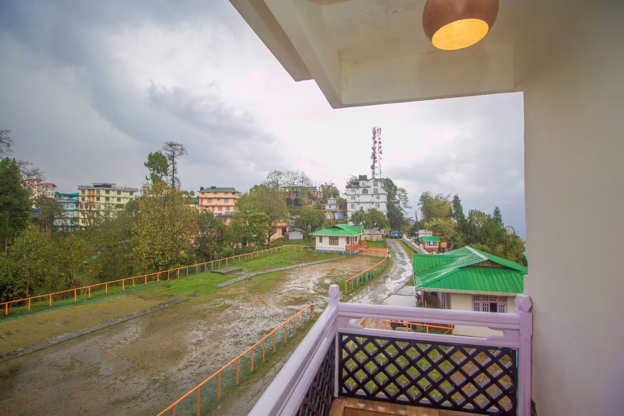 THE PELLING RESORT