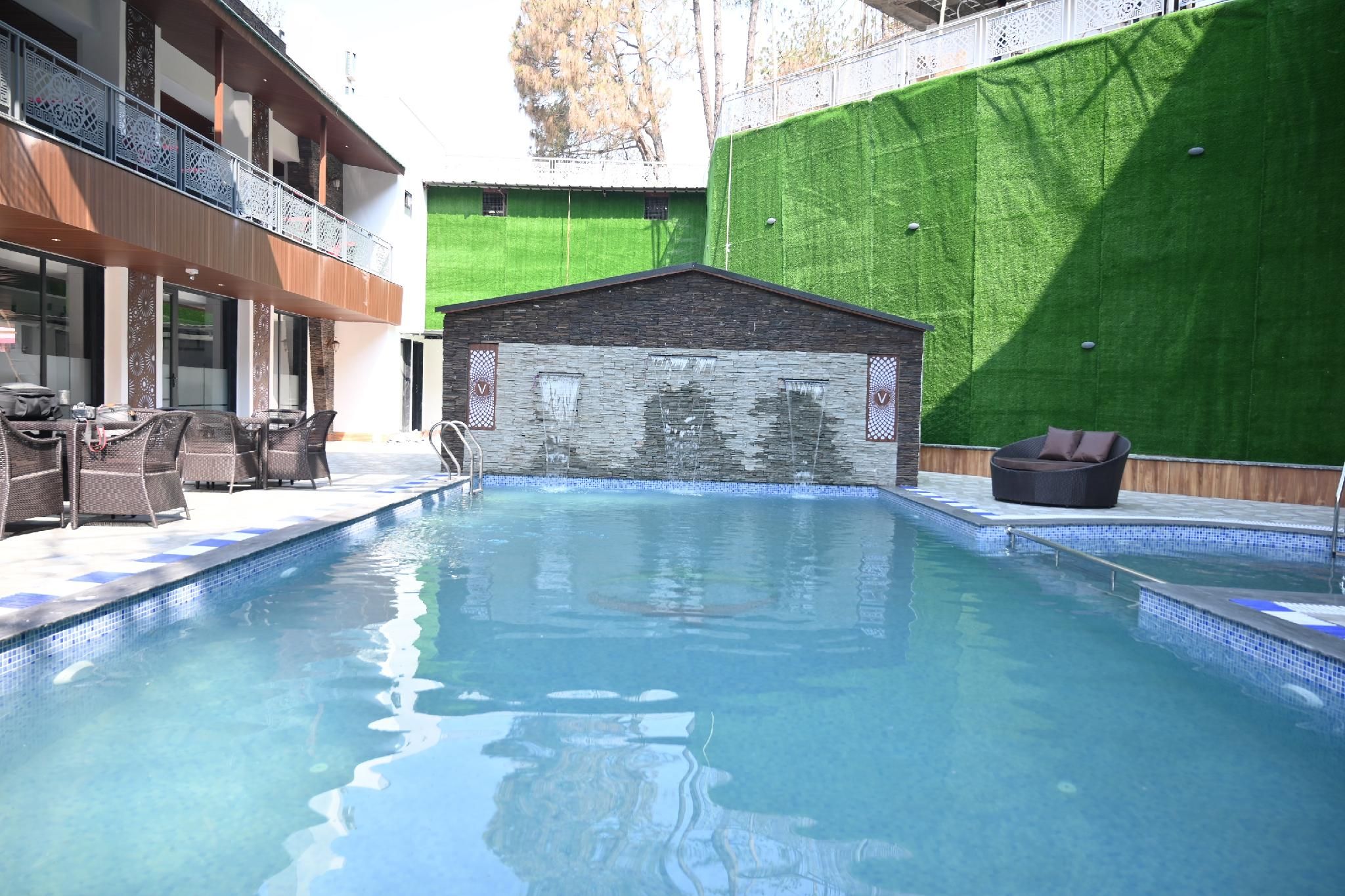 Swimming pool