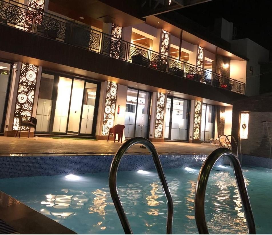 Swimming pool