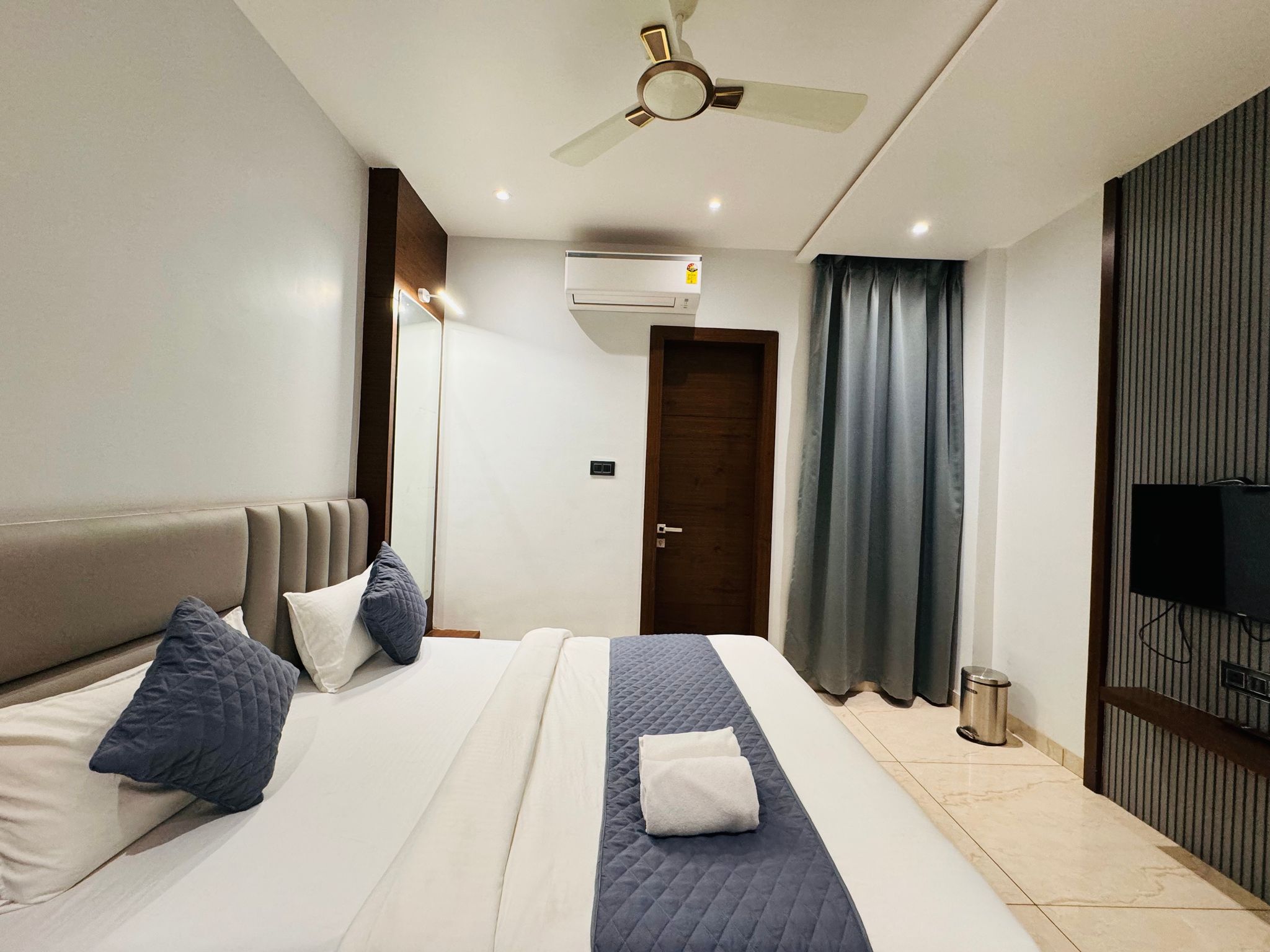 Hotel Rajdev Inn Deluxe Room 2