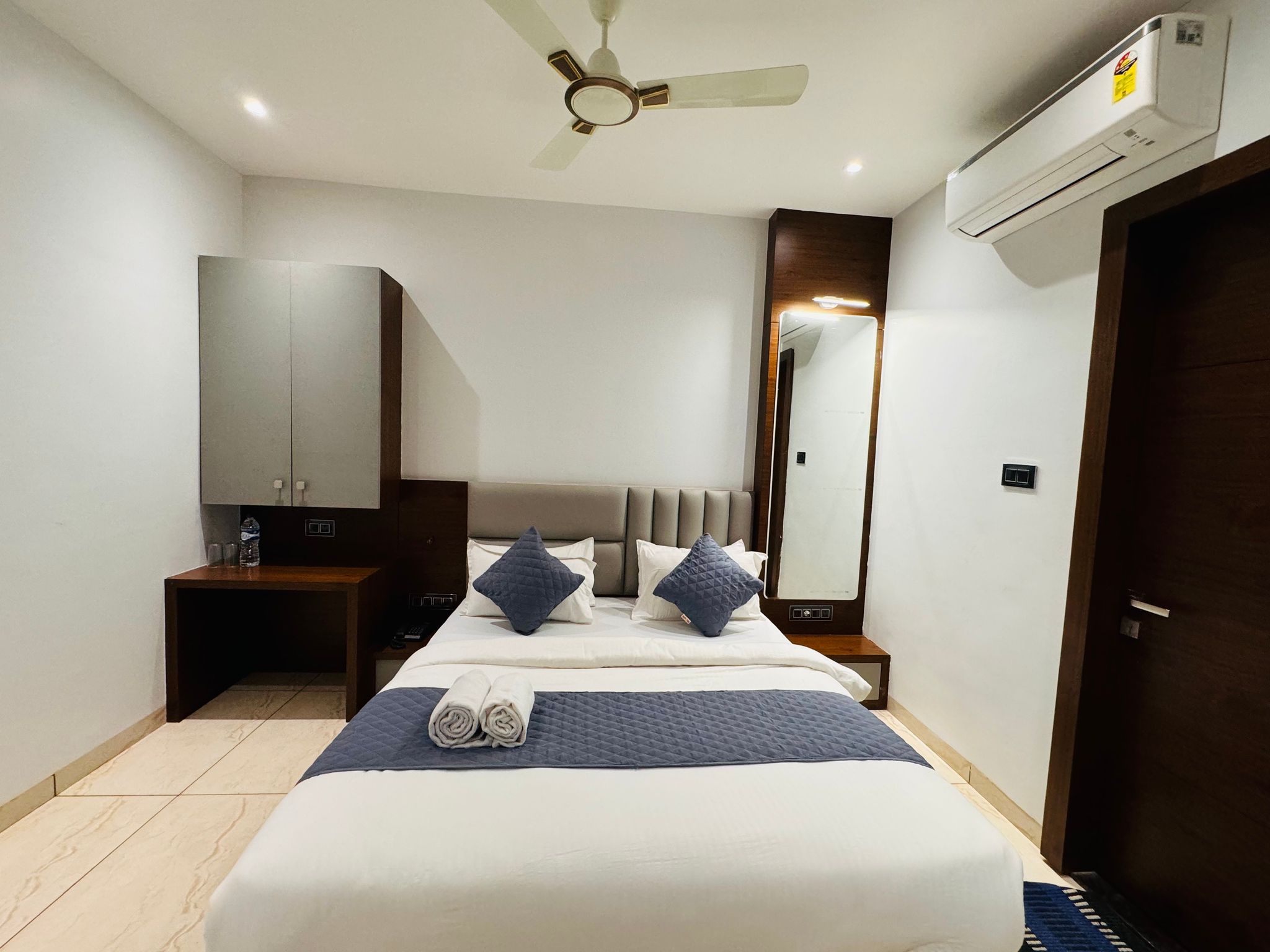 Hotel Rajdev Inn Deluxe Room 3