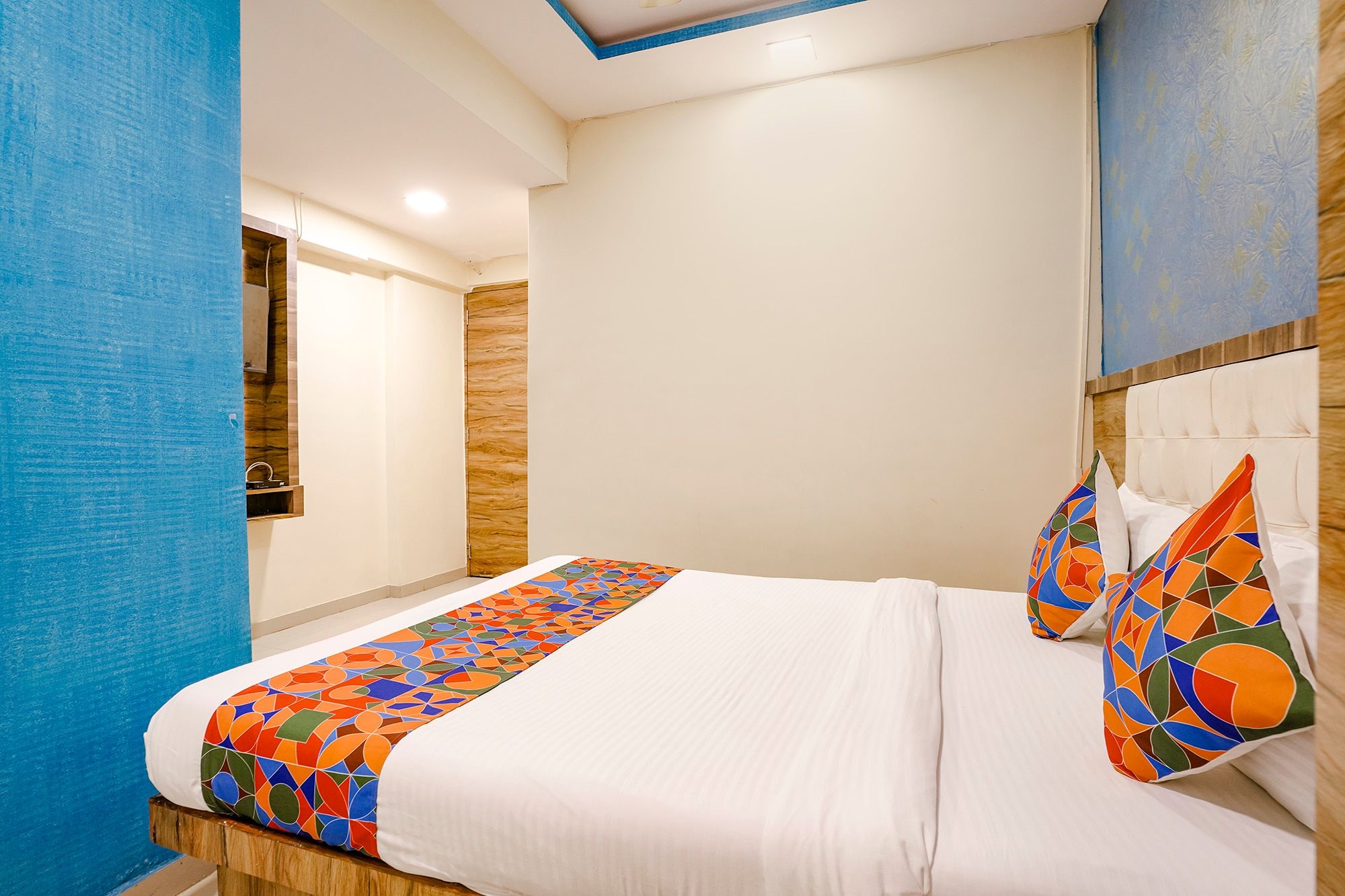 FabExpress Sarah Gold Deluxe Room 5