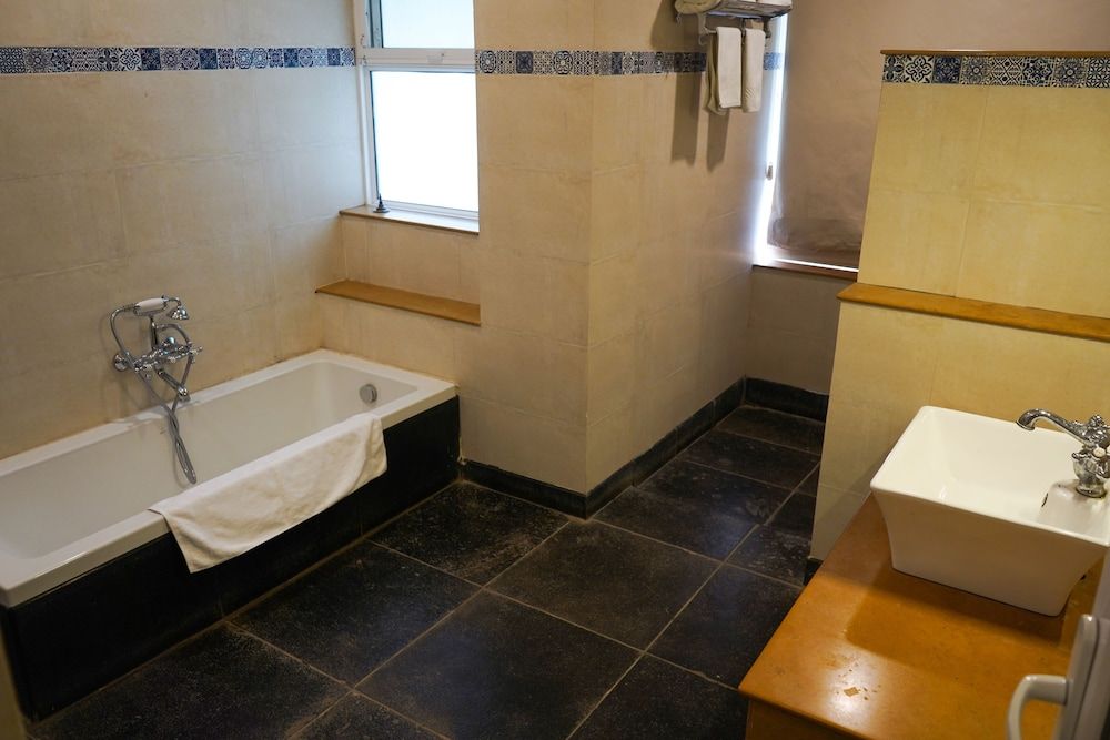 Village Machaan Resort Luxury Villa 6