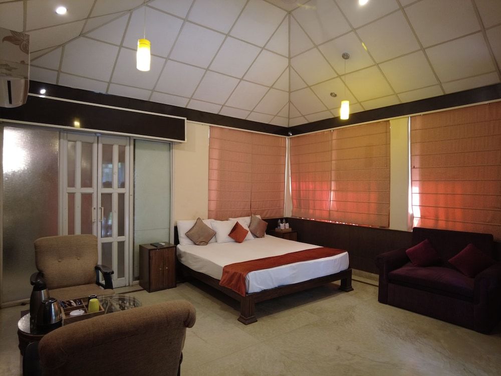 Village Machaan Resort Deluxe Cottage 3