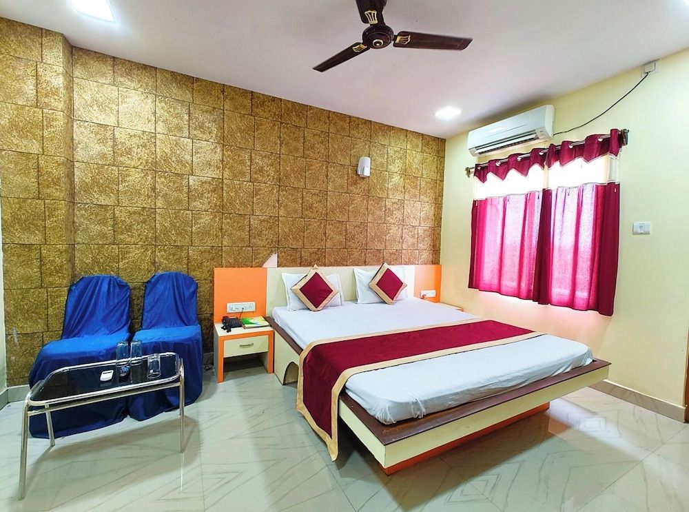 Coral Suites Puri Standard Double Room, Air conditioning, City View 4