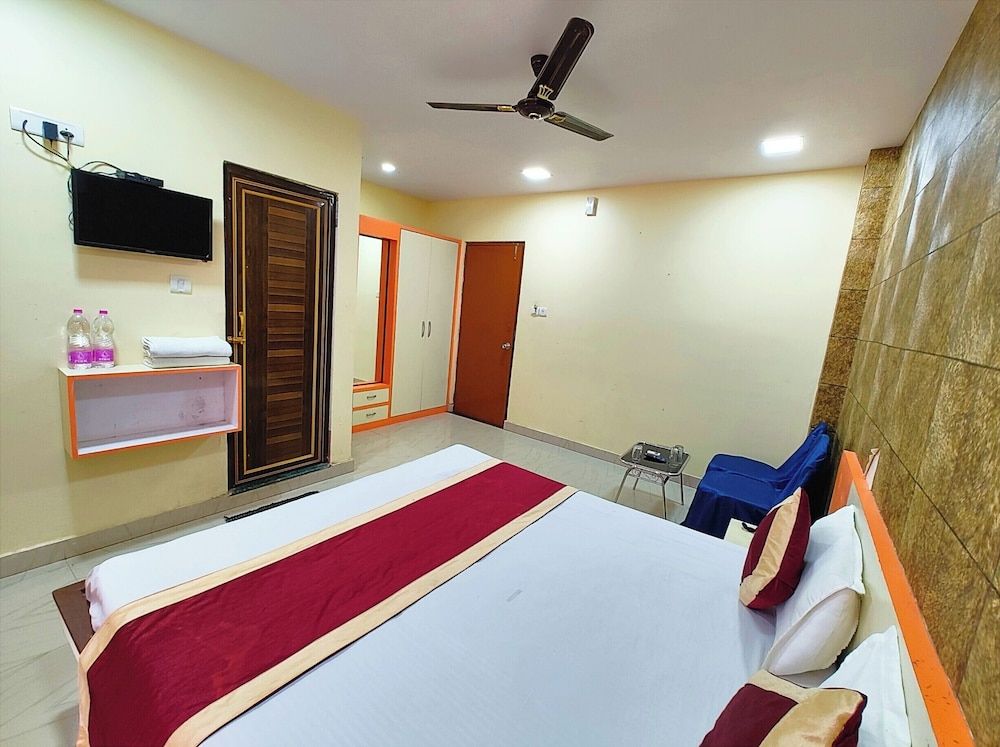 Coral Suites Puri Standard Double Room, Air conditioning, City View 8