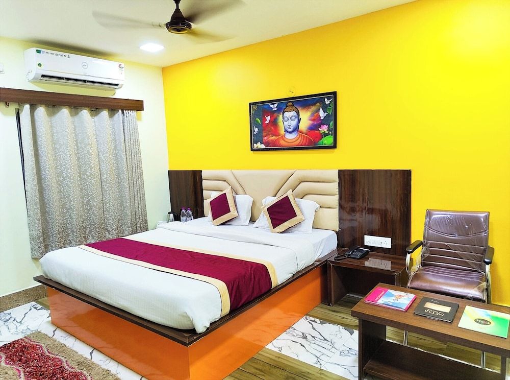 Coral Suites Puri Standard Double Room, Air conditioning, City View 5