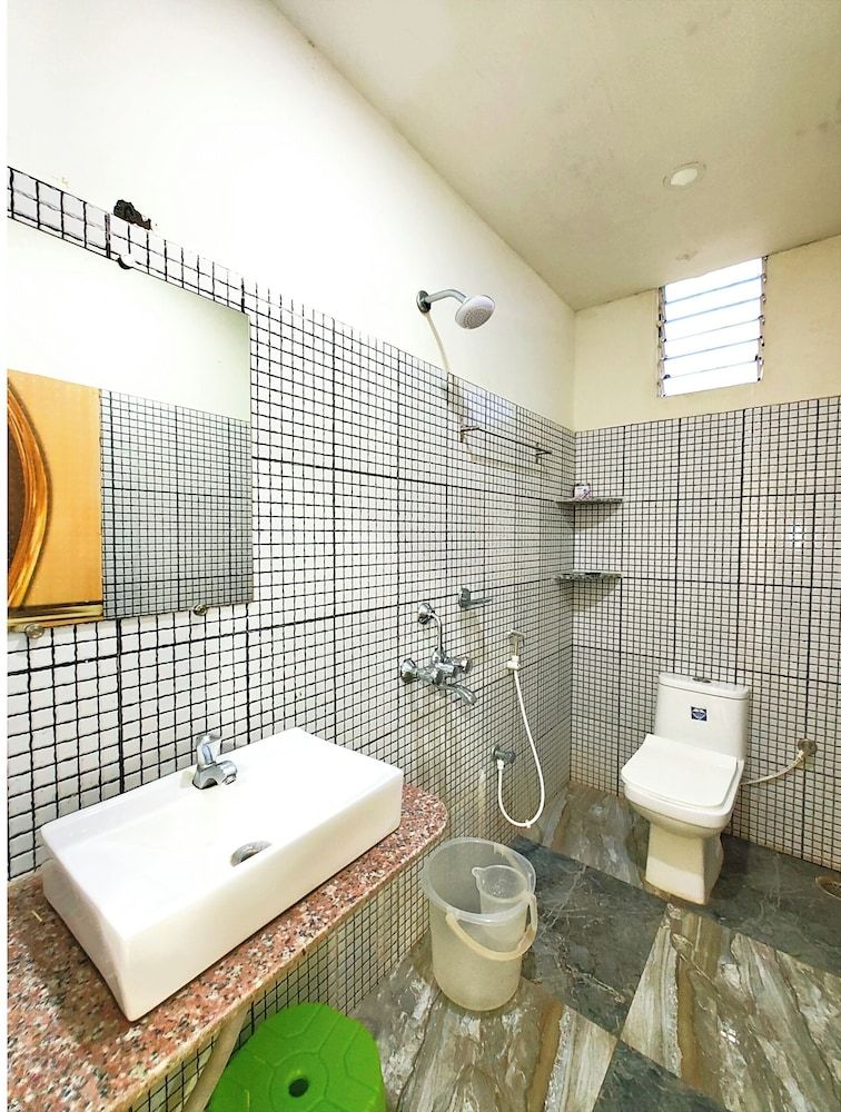 Coral Suites Puri Standard Double Room, Air conditioning, City View 7