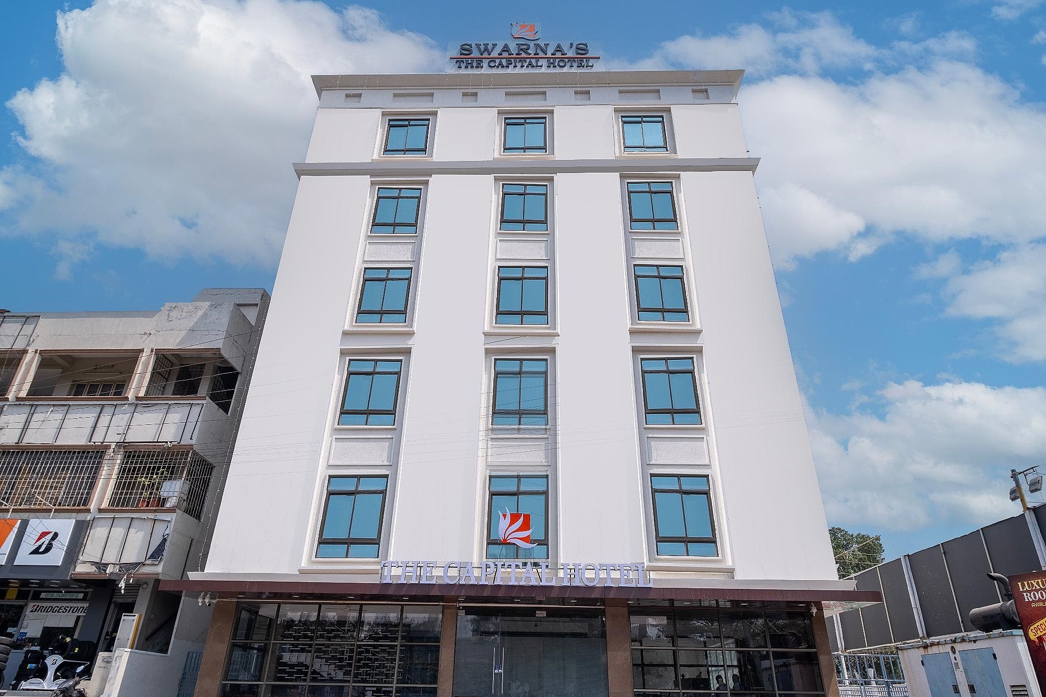 Monday hotels Swarnas The Capital