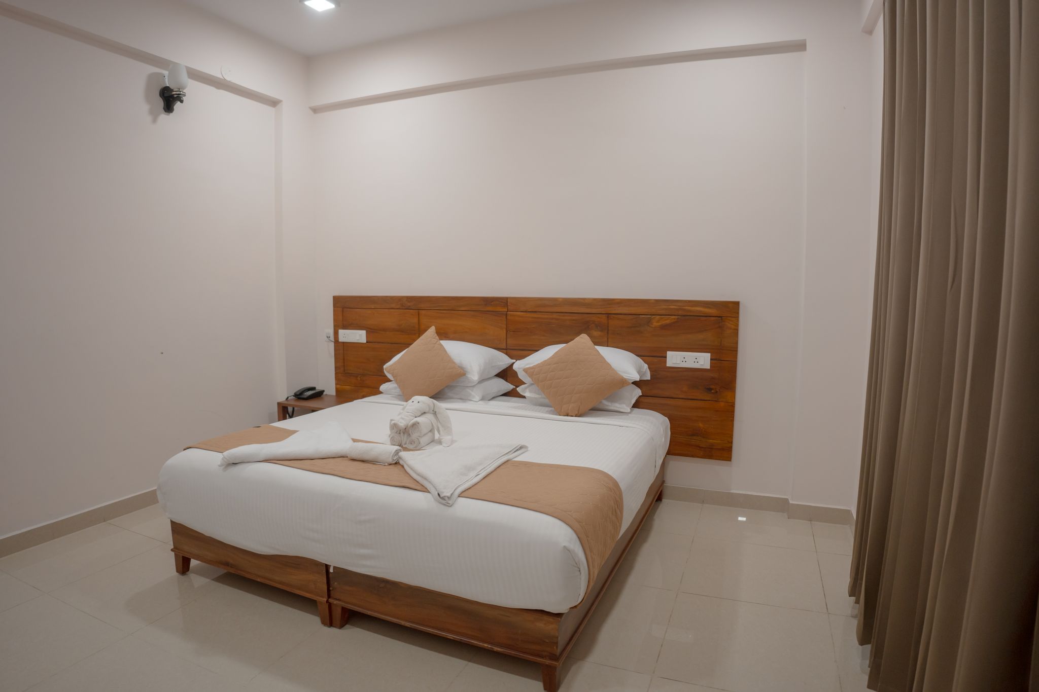 Daffodils Luxury Airport Suites Suite Room With Living Area 2