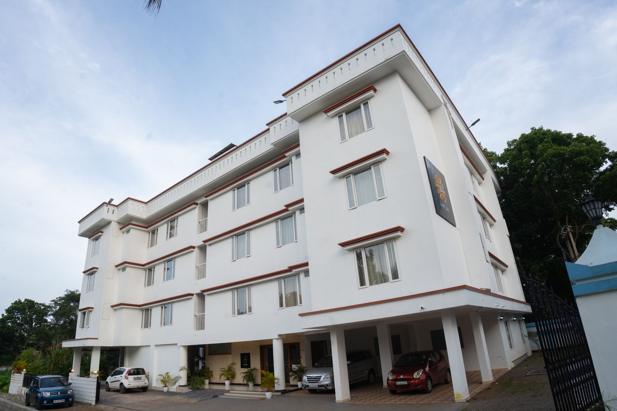 Daffodils Luxury Airport Suites