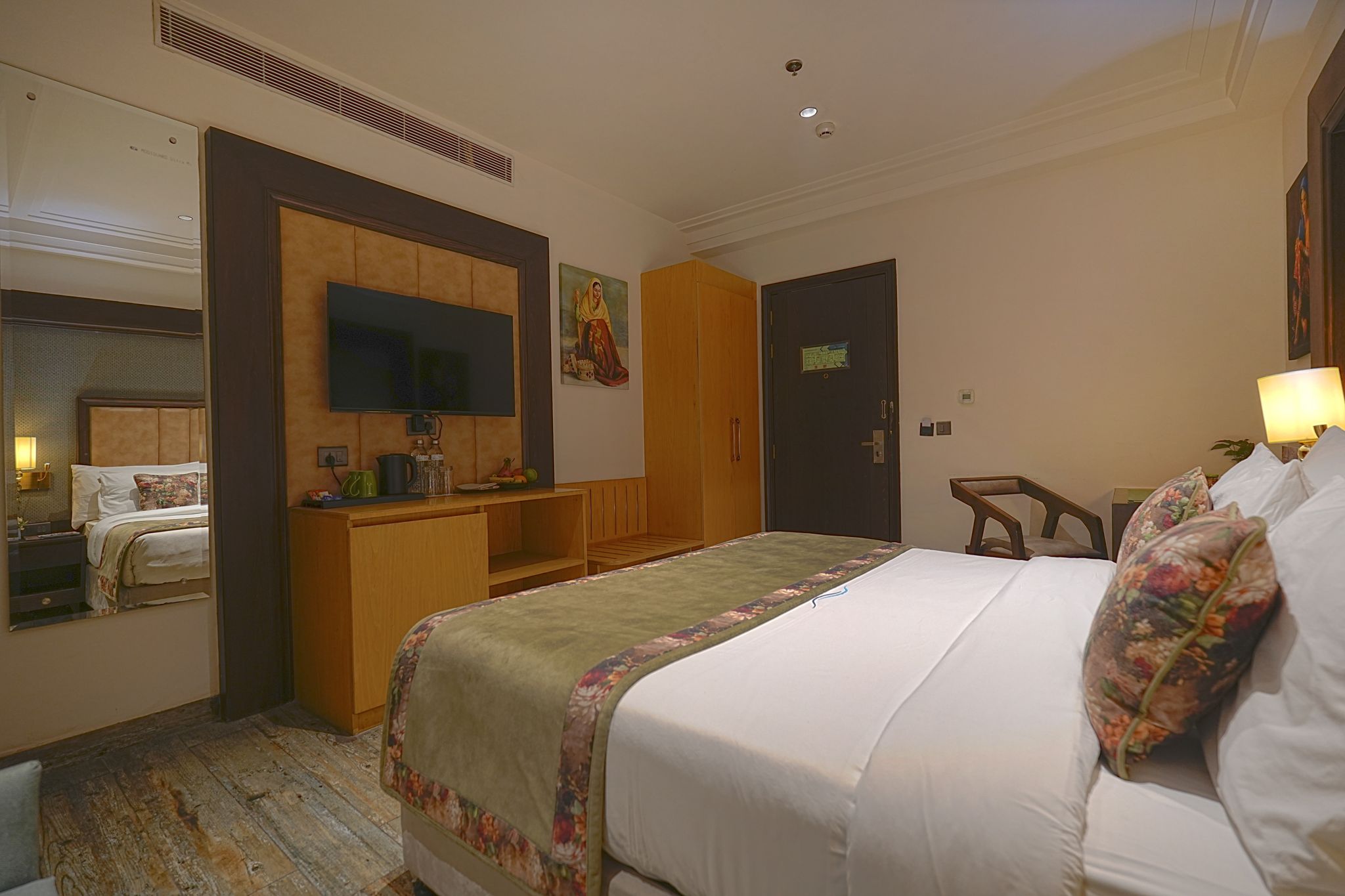 BluSalzz Residence Amritsar Deluxe Room 3