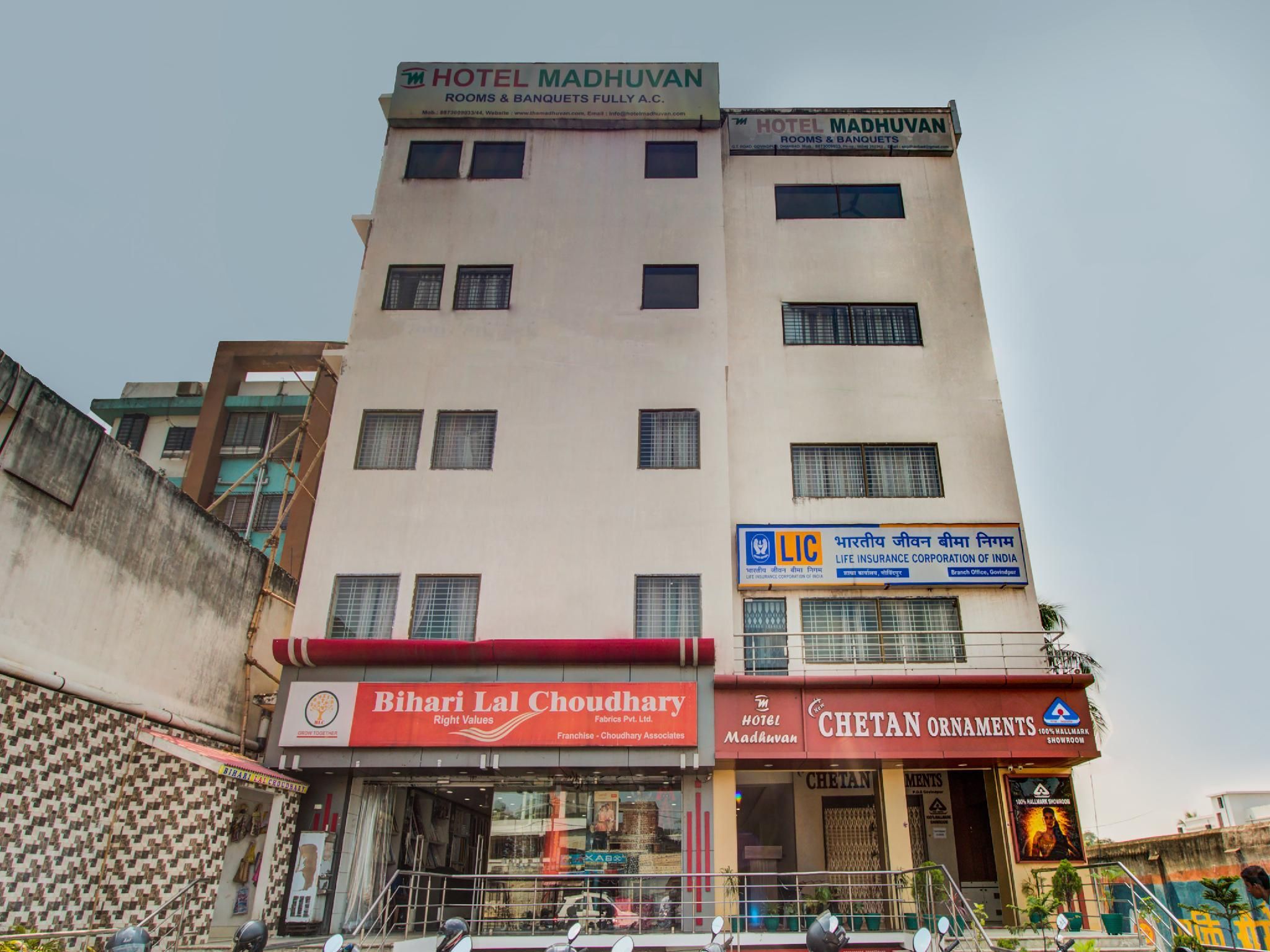 OYO 22345 Hotel Madhuvan