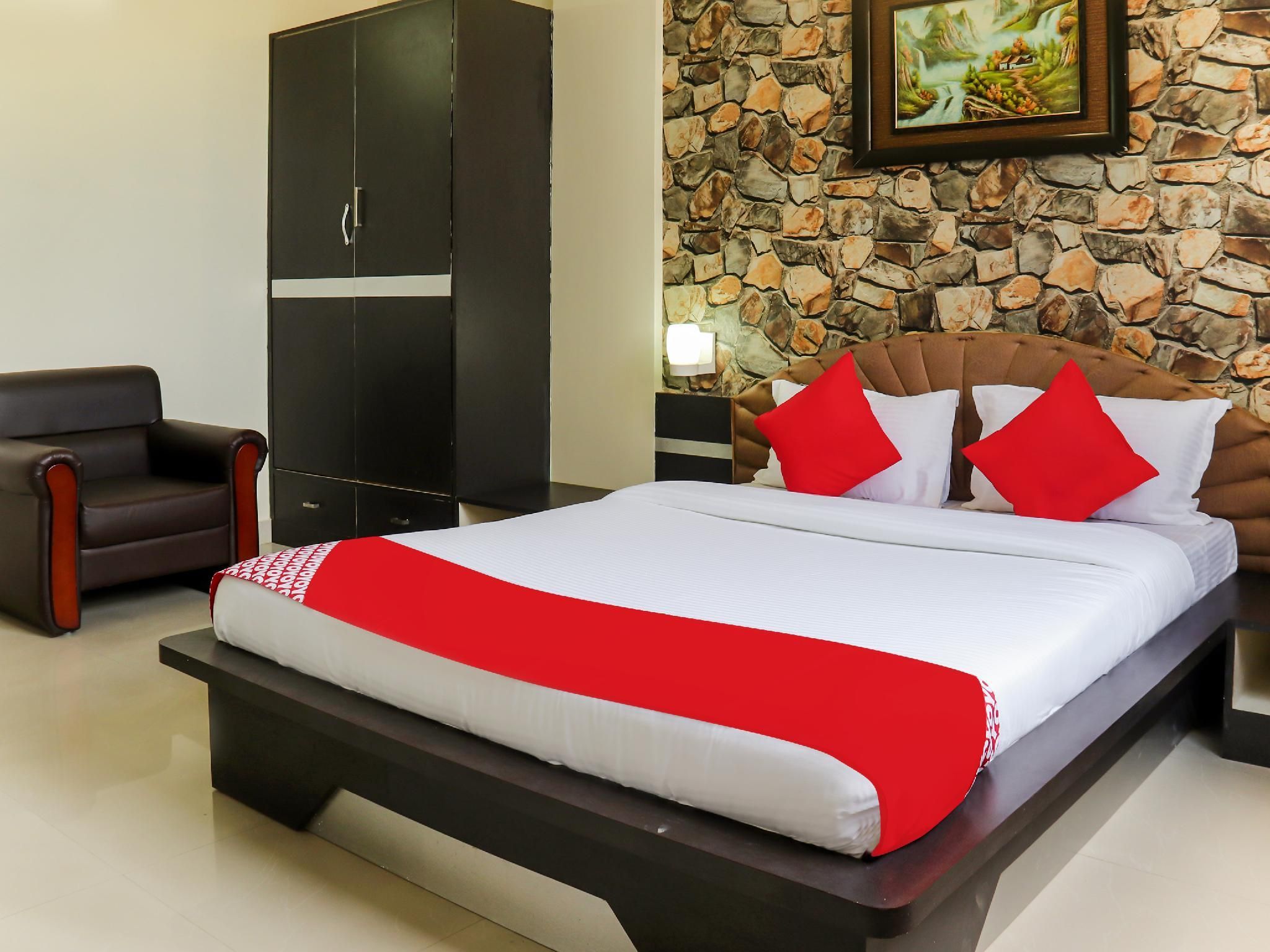 OYO 41953 Hotel Trinity East Classic Double or Twin 3