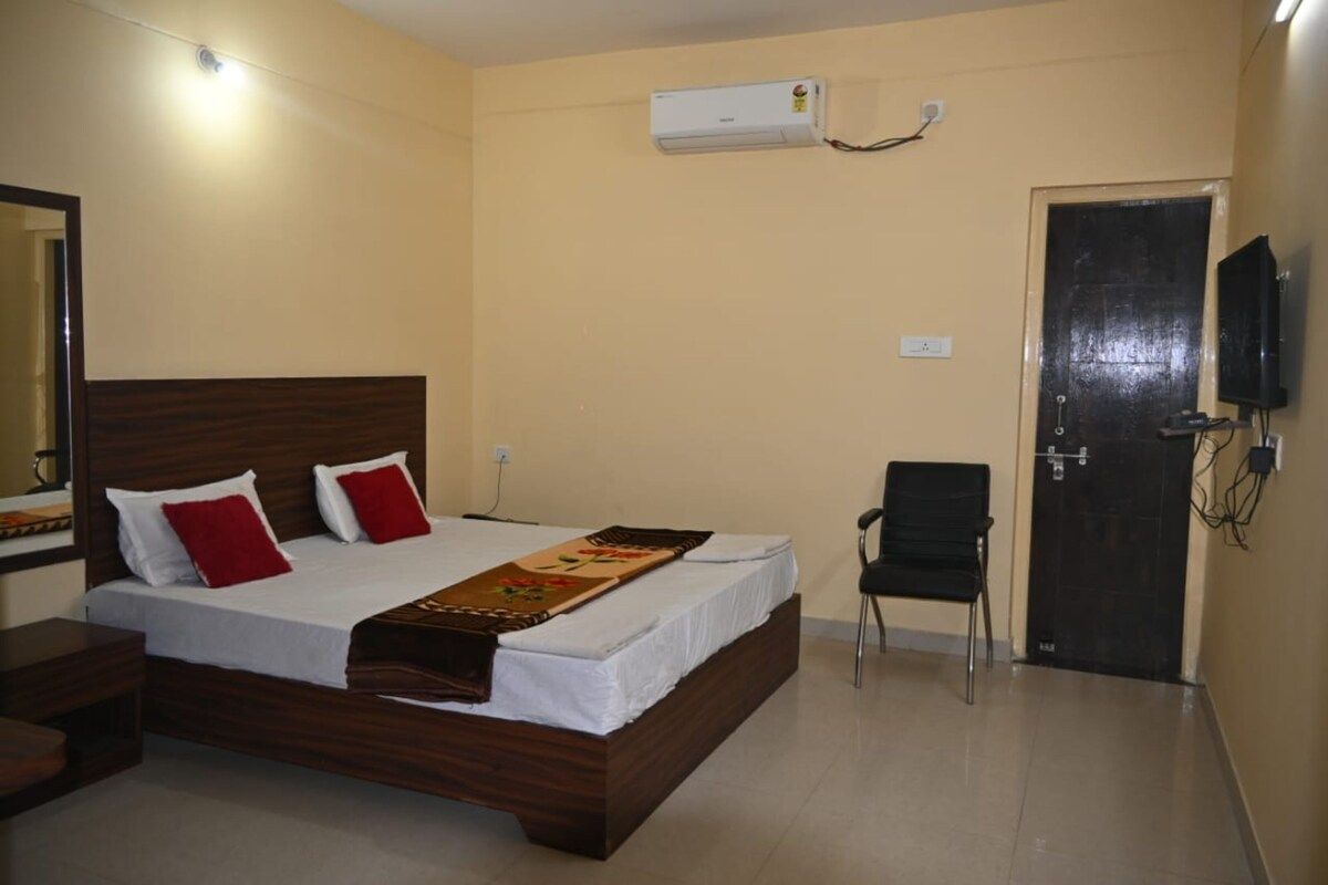 Goroomgo Green Akress Bhubaneswar Deluxe Air Conditioning Room  3