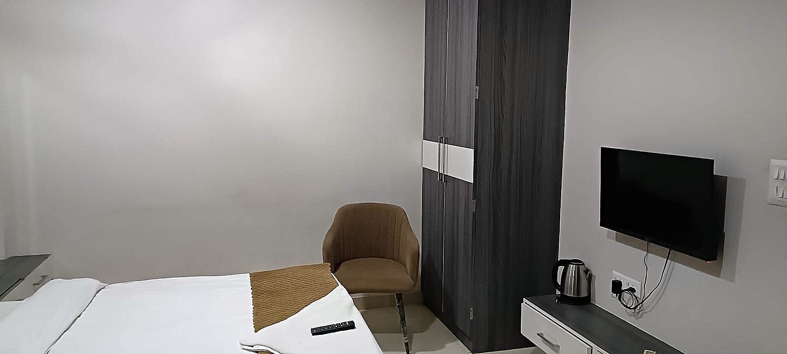 Jai Shree Palace Deluxe Room 4