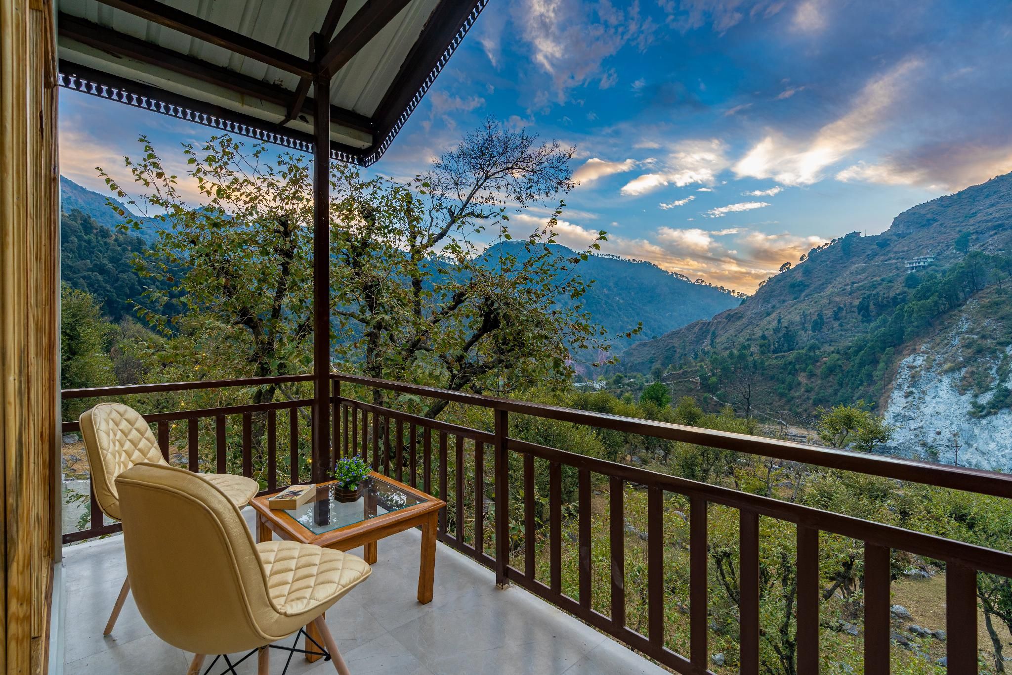 Super Deluxe Room with Balcony