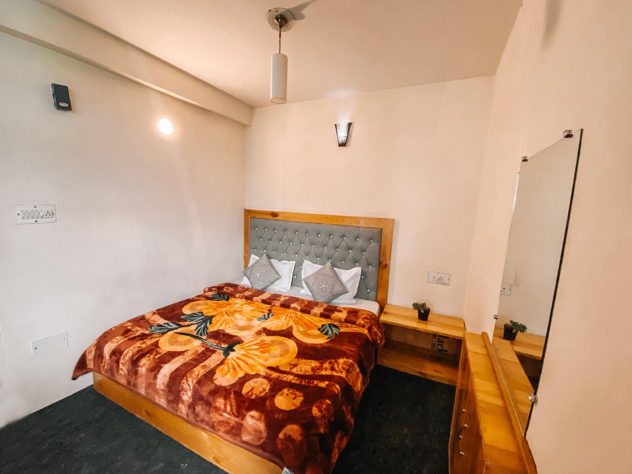 Standard King Room - Non-Smoking