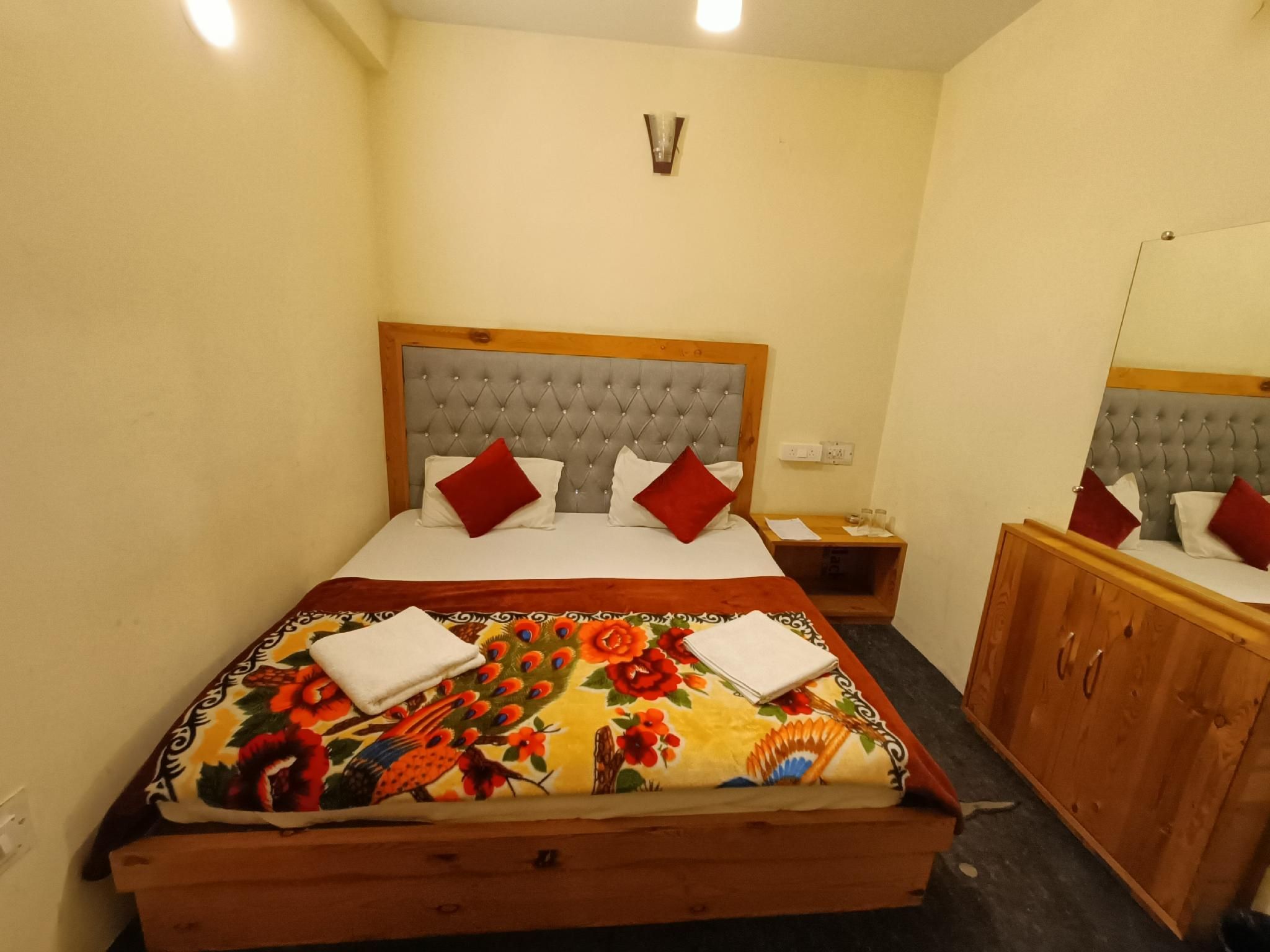 Standard King Room - Non-Smoking