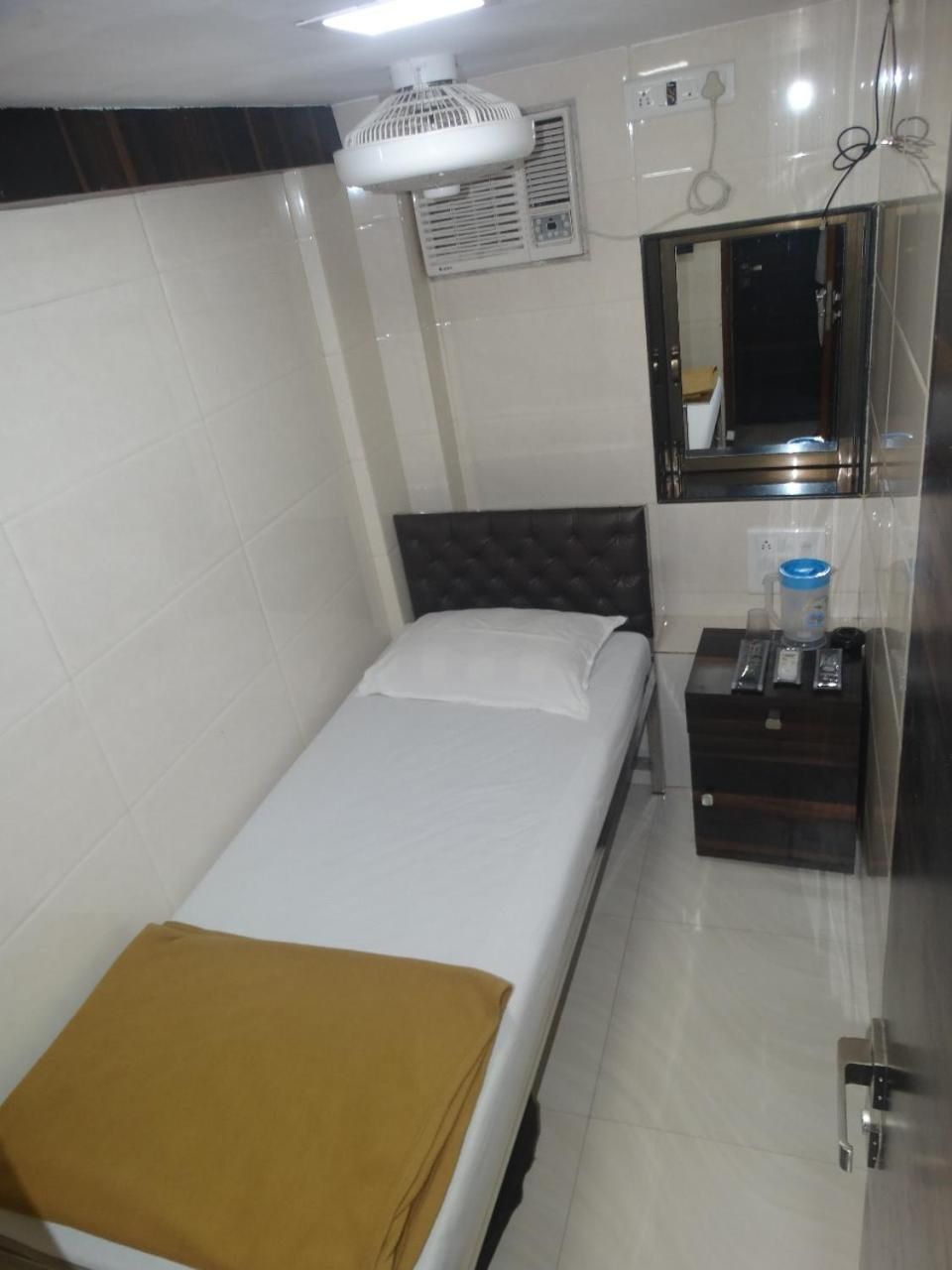 Single Non AC Room with Shared Bathroom