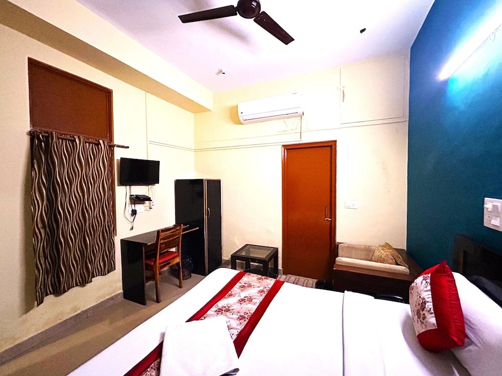 Mehak Palace Deluxe Room 4