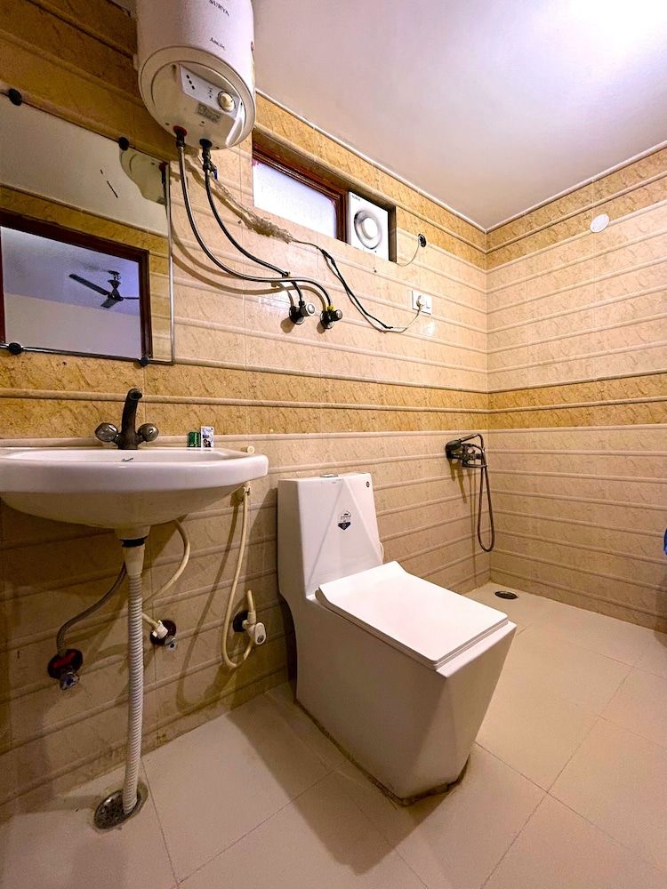 Mehak Palace Deluxe Room 3