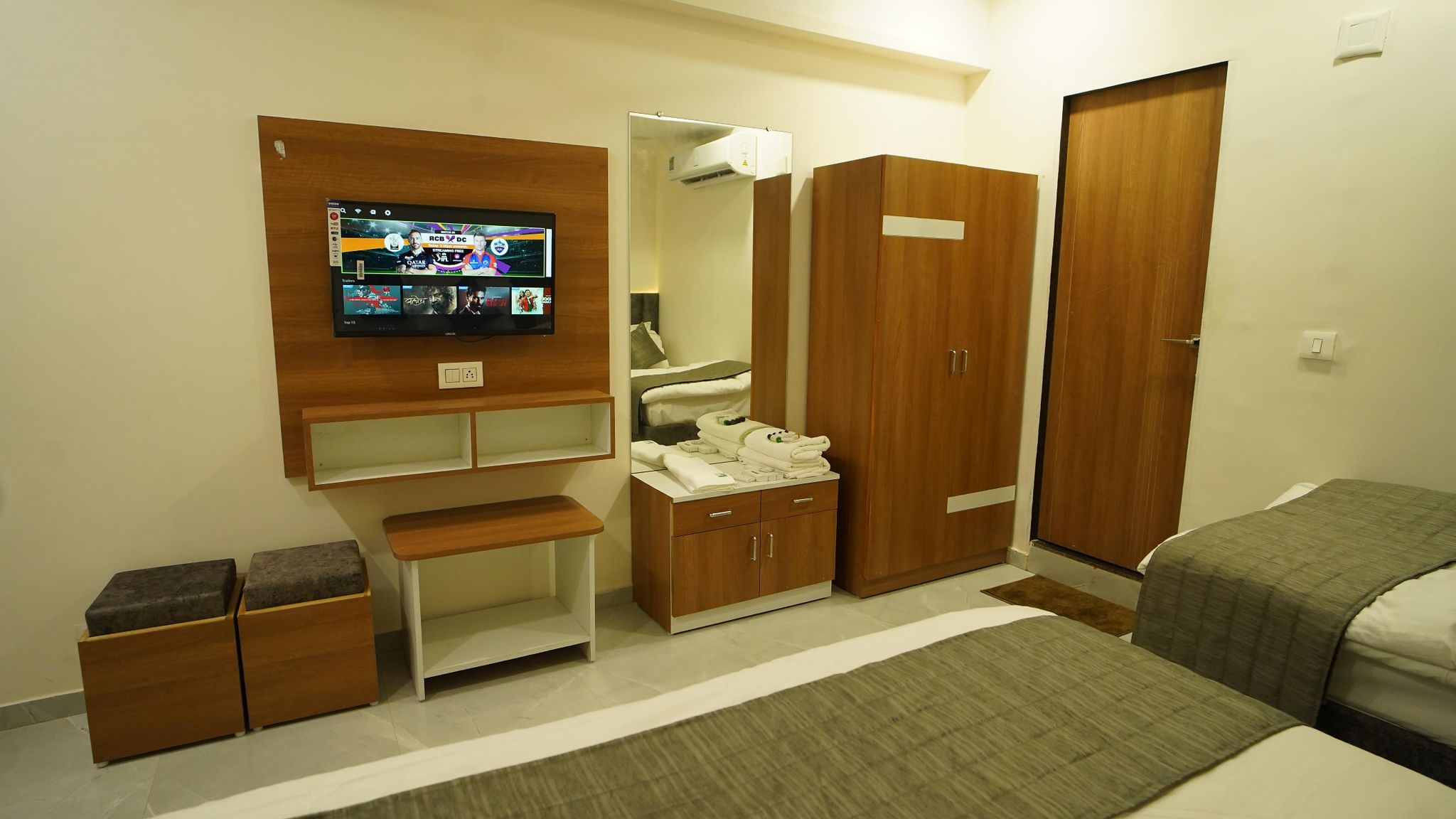 HOTEL RICHIE RICH DELUXE QUEEN ROOM 7