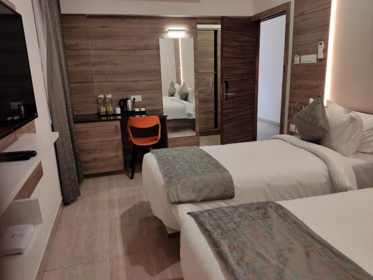 Adhi Krishna Arcade Premium Twin Room 3