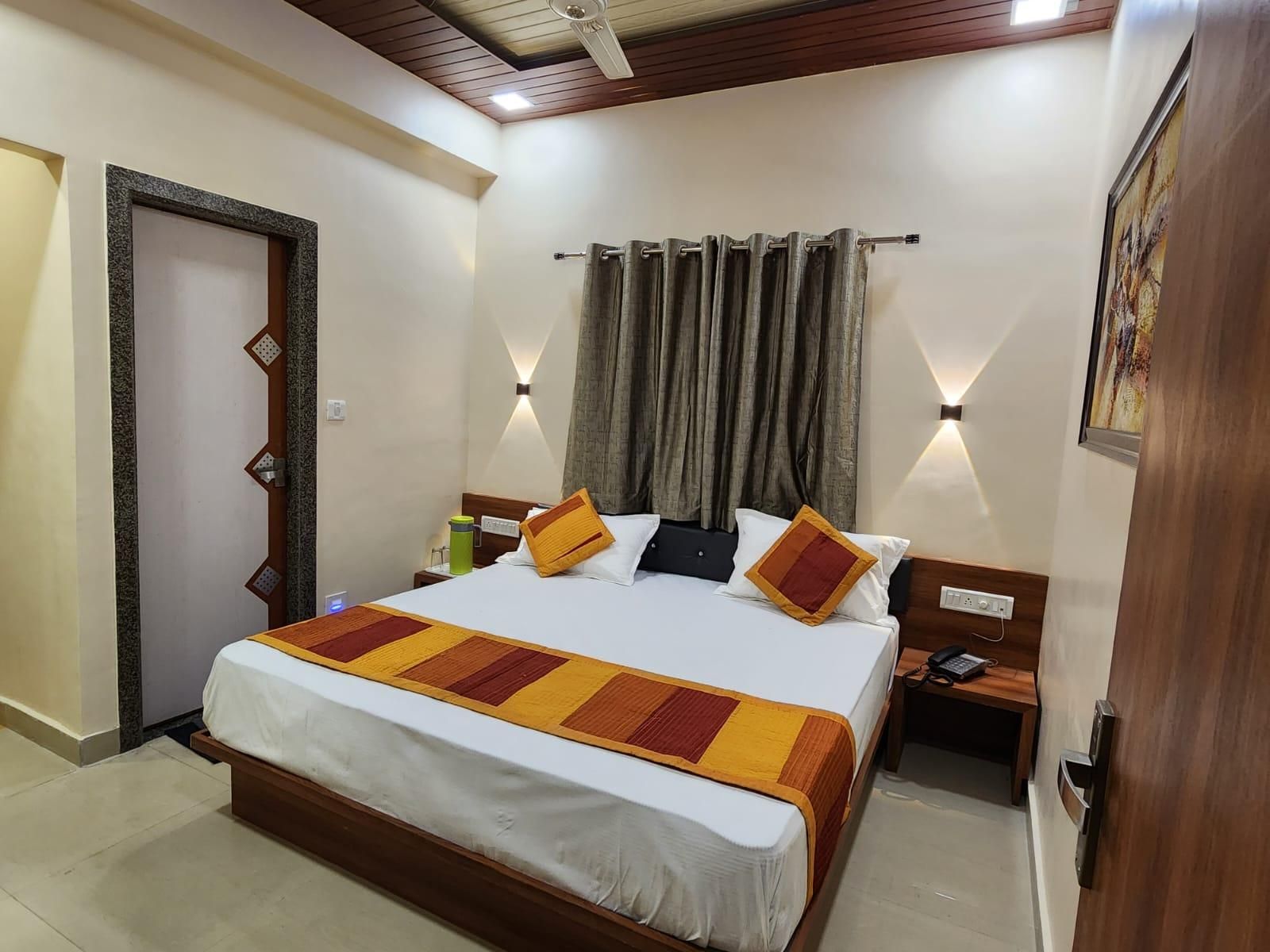 Deluxe Non- Air Conditioning Room