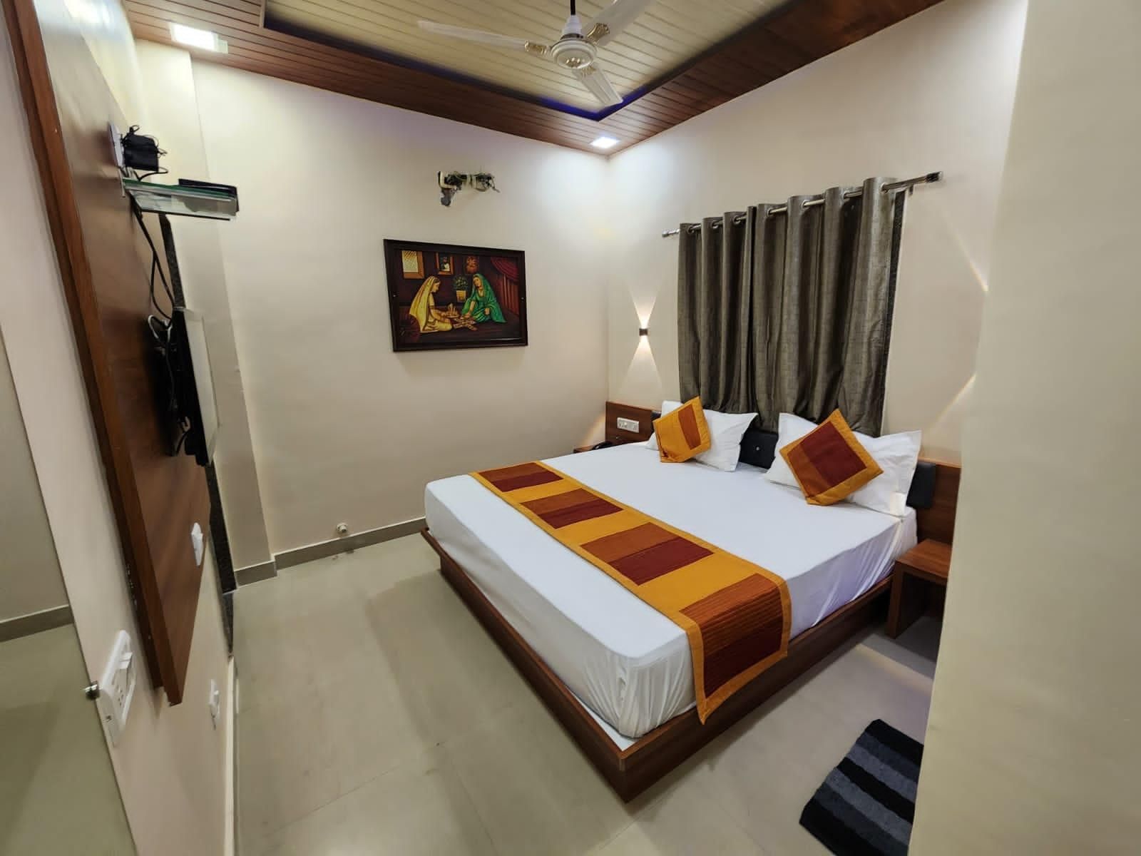 Deluxe Non- Air Conditioning Room